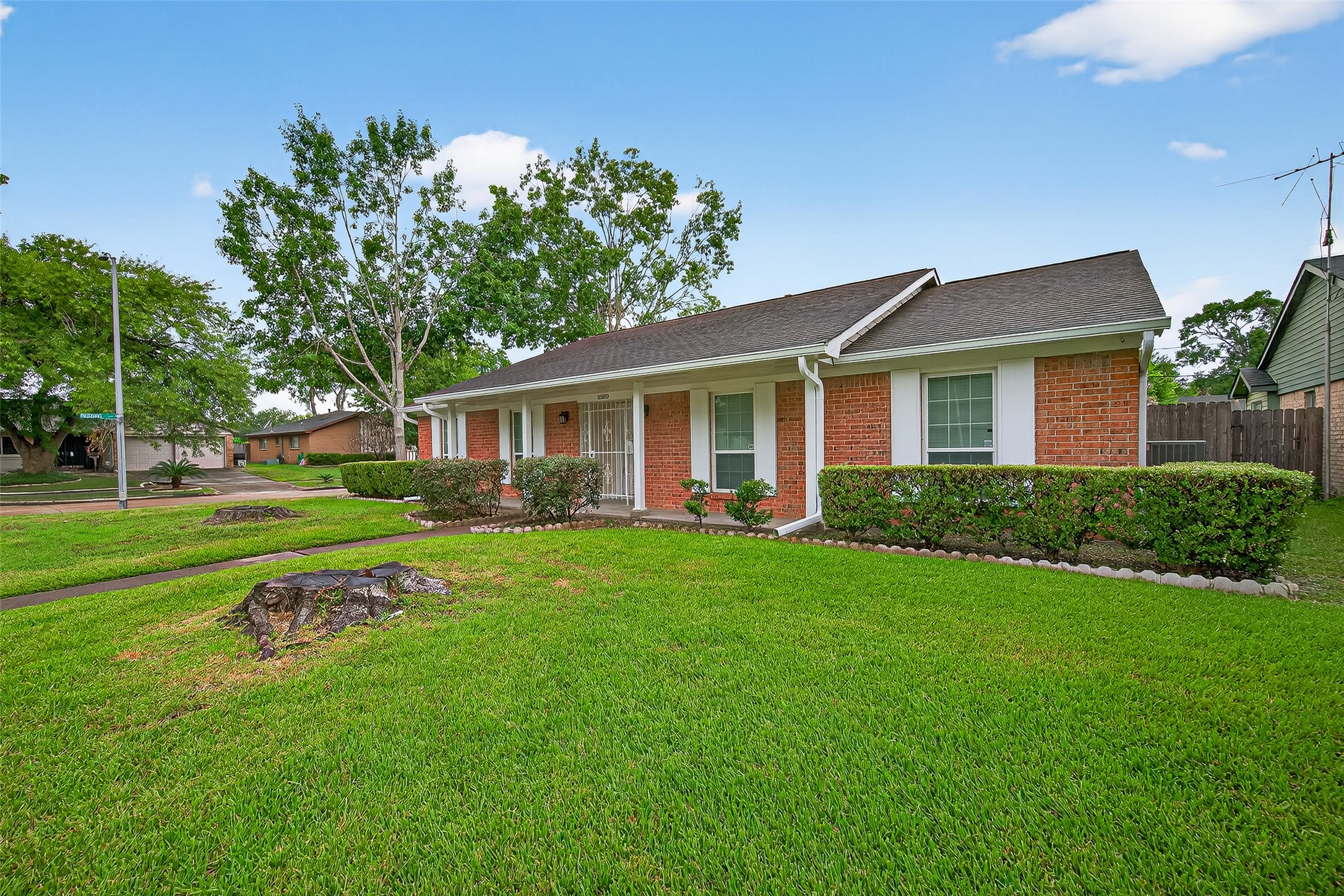 8530 Roos Road, Houston, TX 77036