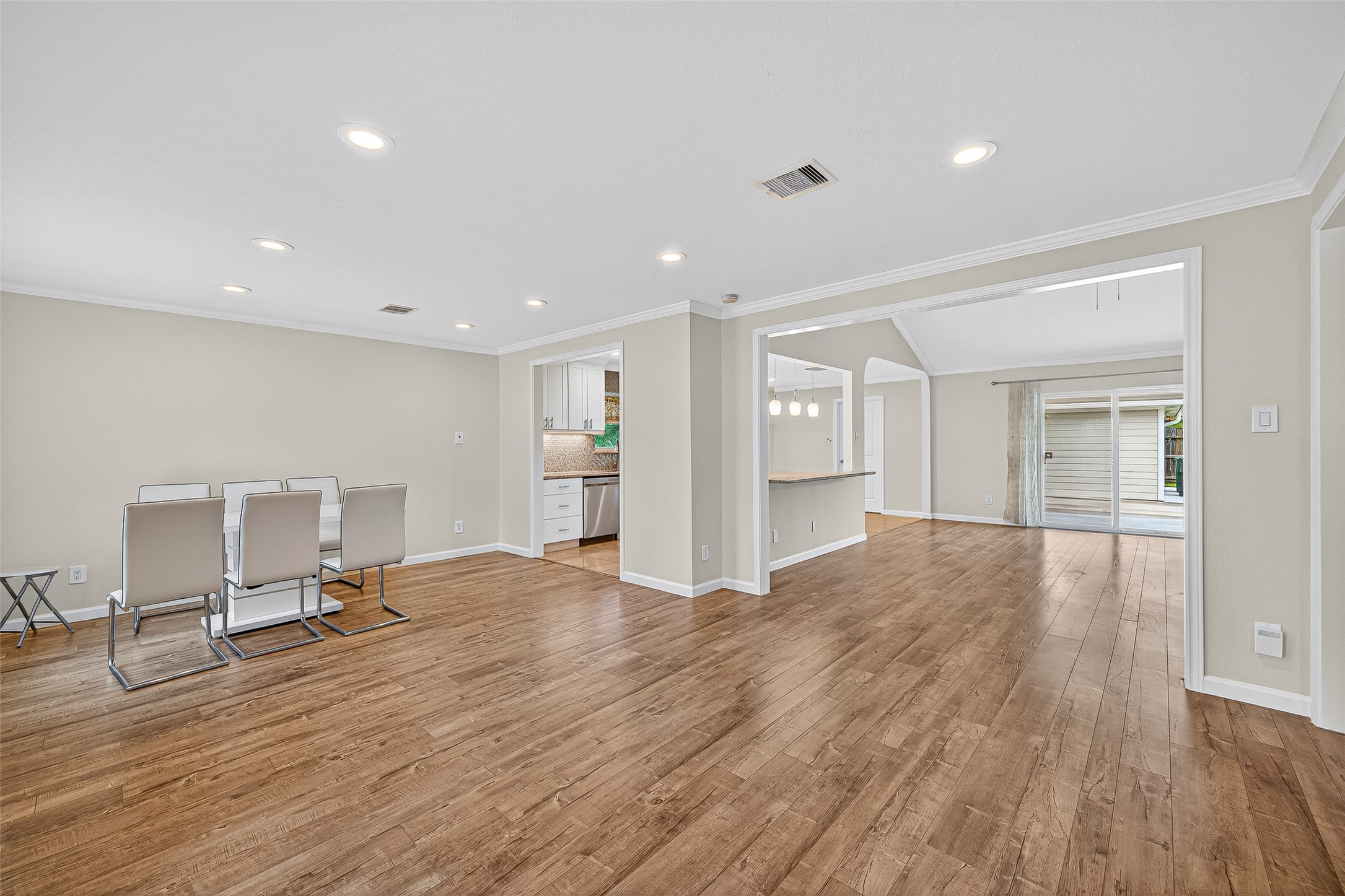8530 Roos Road, Houston, TX 77036