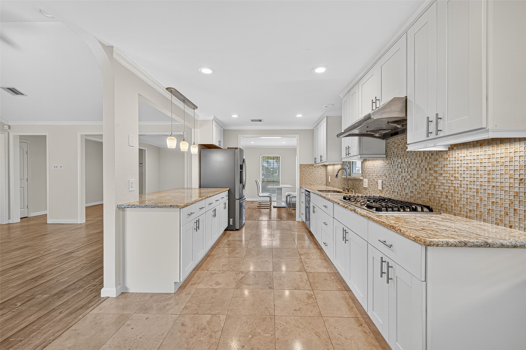 8530 Roos Road, Houston, TX 77036