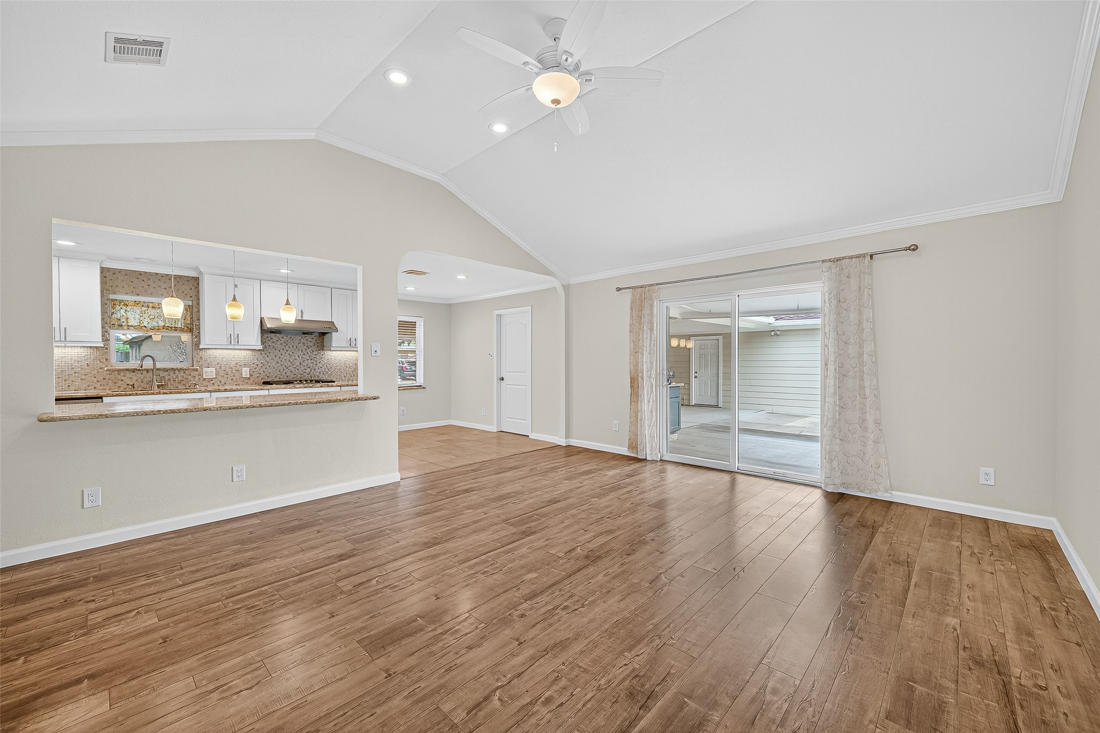 8530 Roos Road, Houston, TX 77036