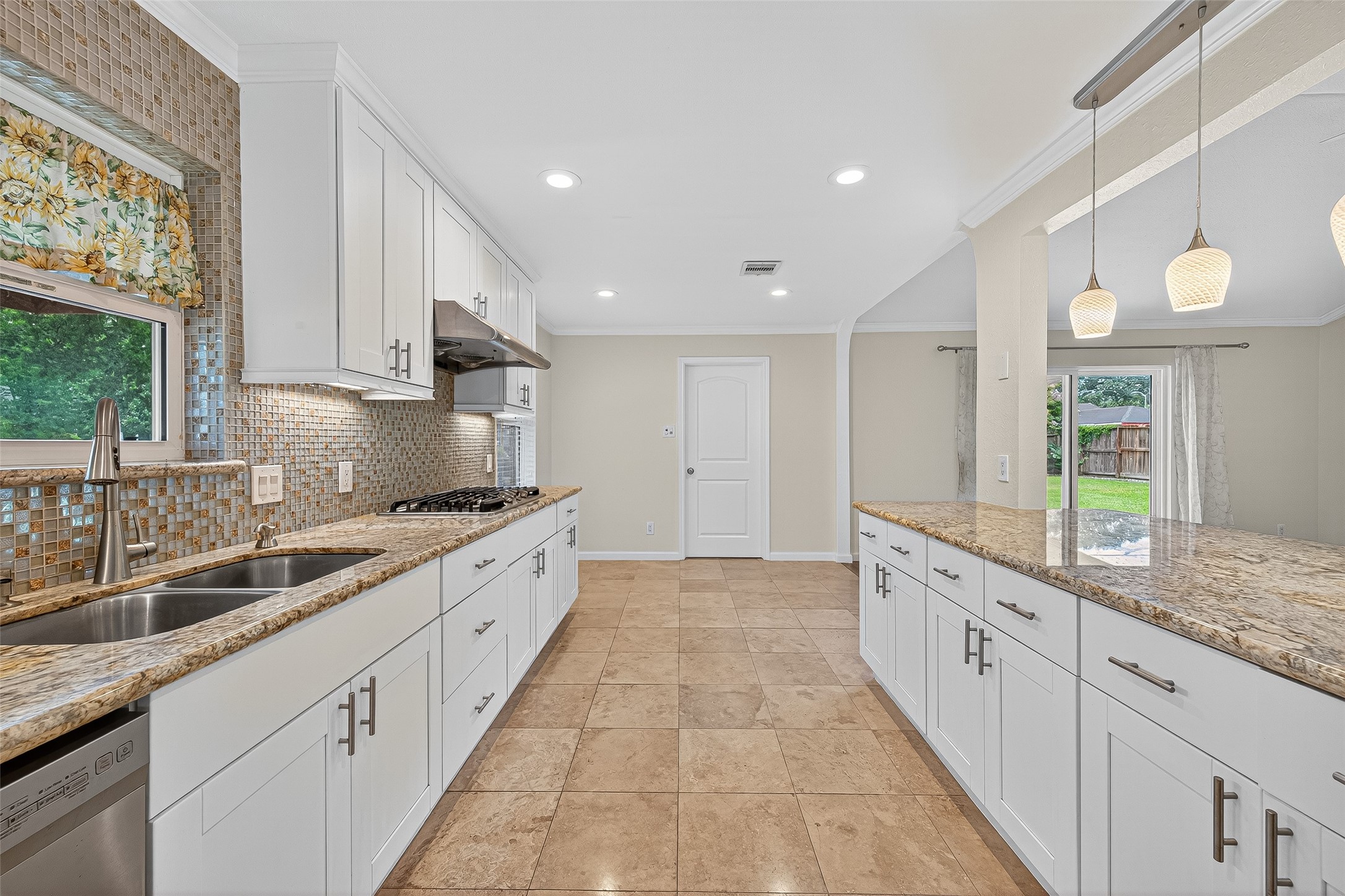 8530 Roos Road, Houston, TX 77036