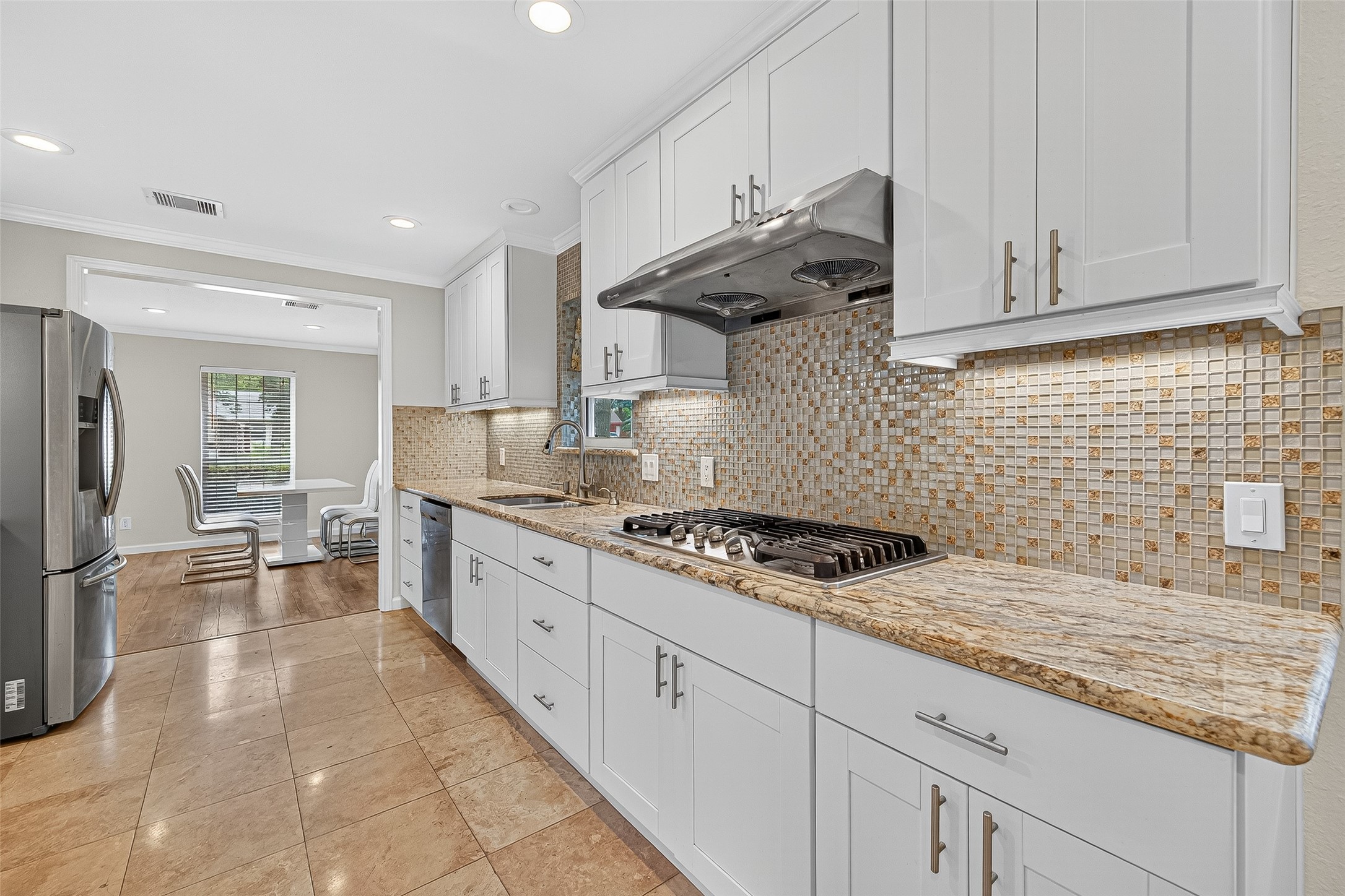 8530 Roos Road, Houston, TX 77036