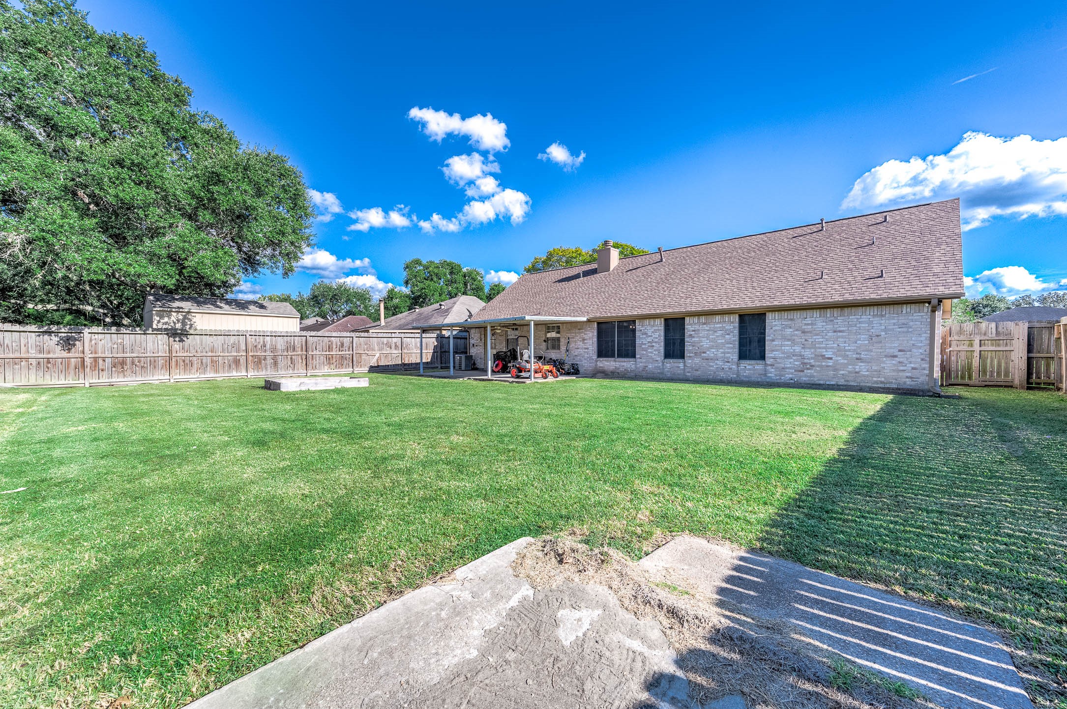 Additional slab for small storage bldg! Come out and take a look around! Great location!
