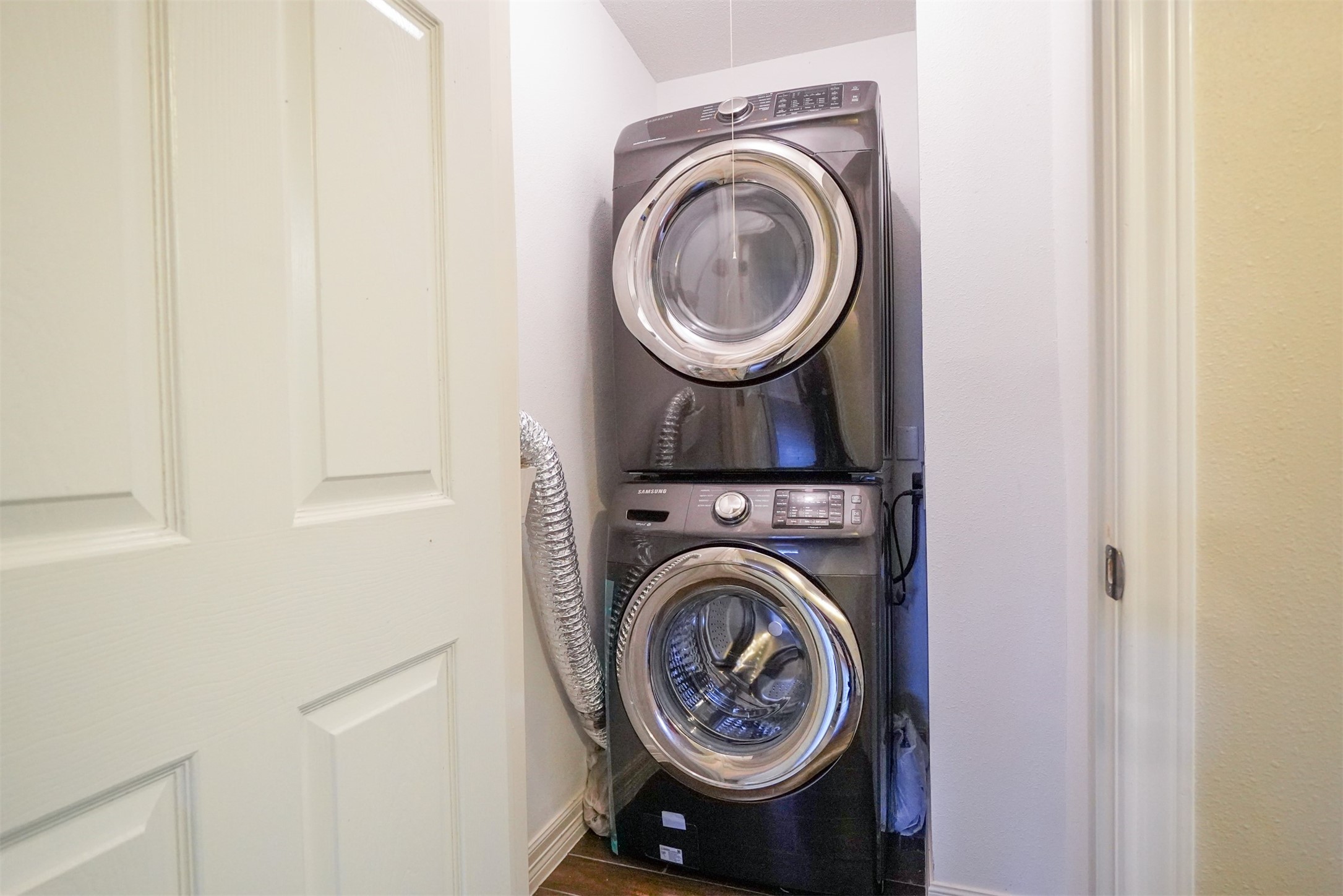 Stackable full size washer & dryer remain