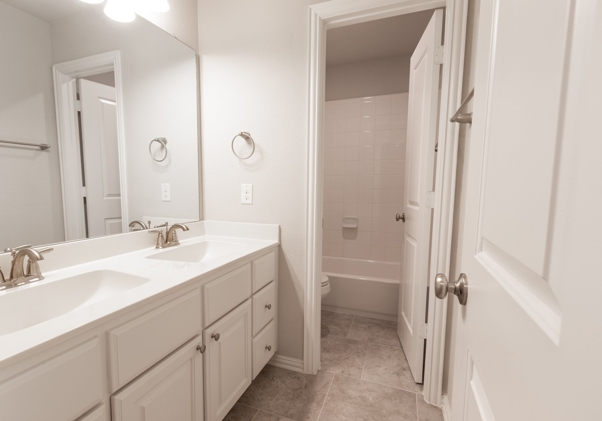 Double Sinks In Guest Bath