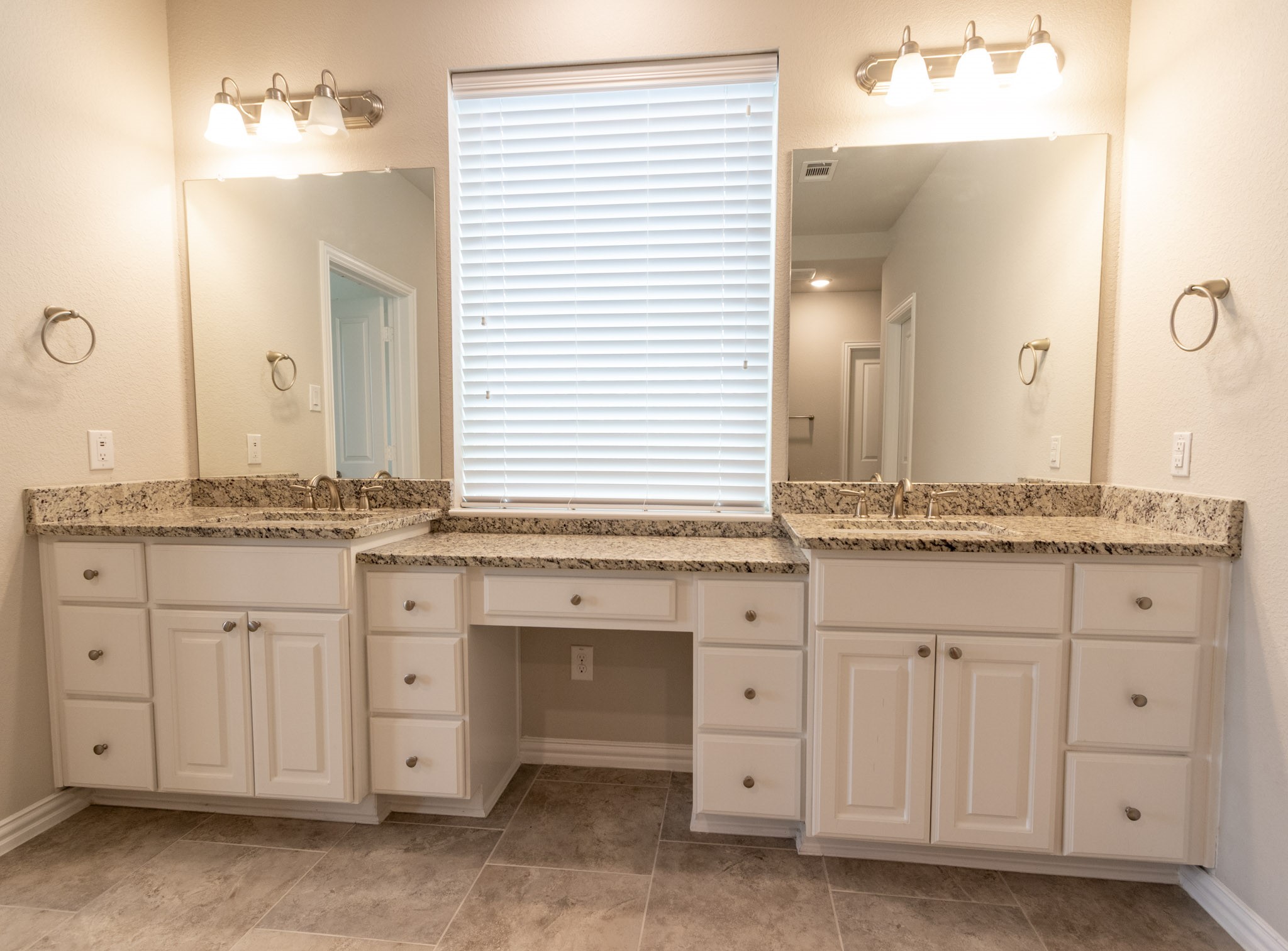 Primary Bath - Double Sink w/Vanity
