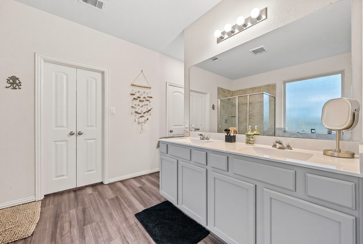 Master Bathroom Master Bathroom