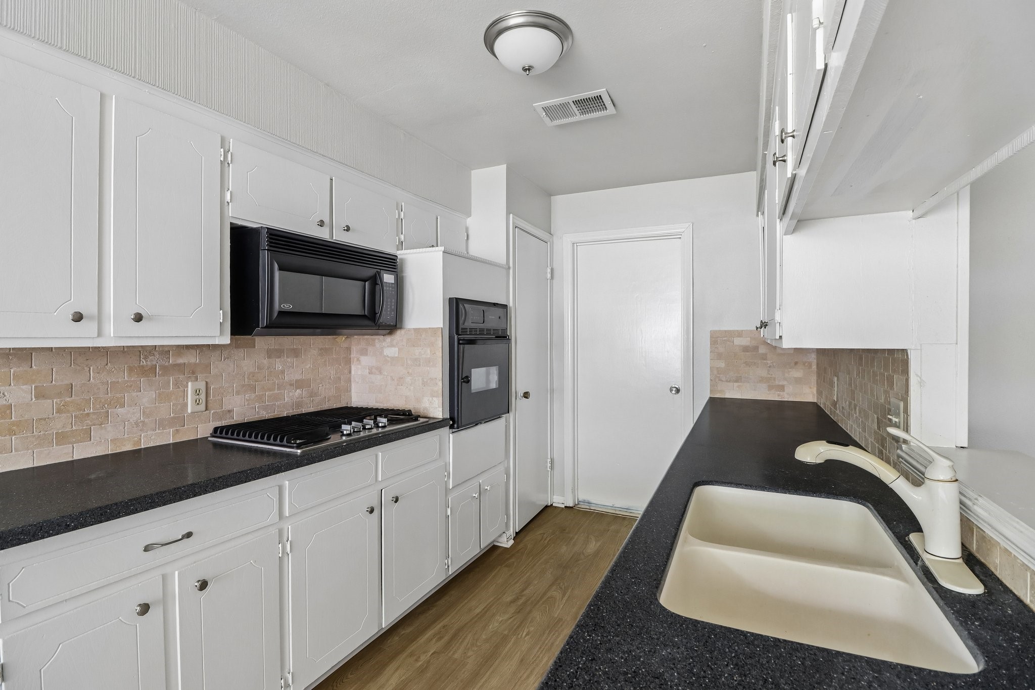 727 Hollyhock Street, Richwood, TX 77531
