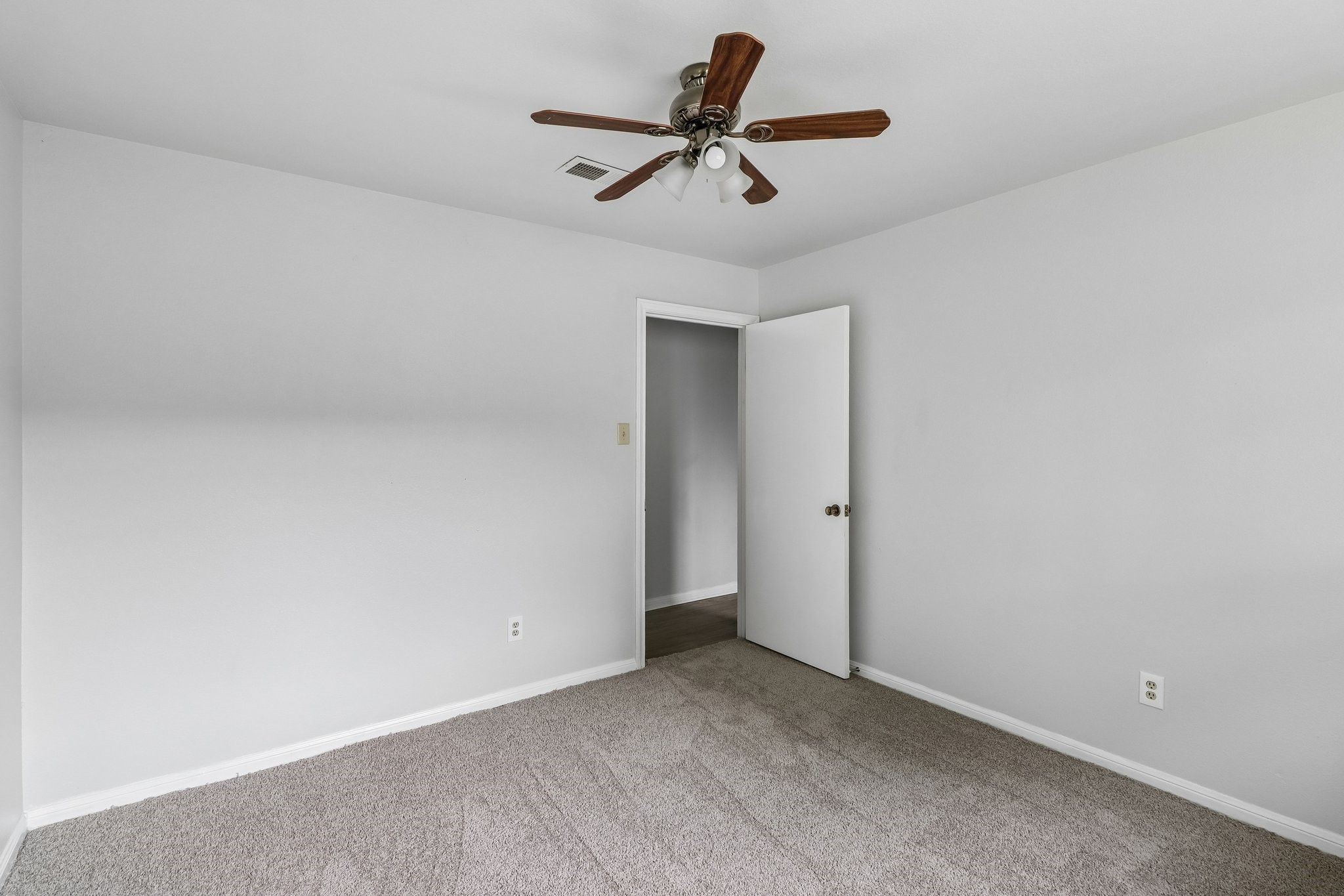 727 Hollyhock Street, Richwood, TX 77531