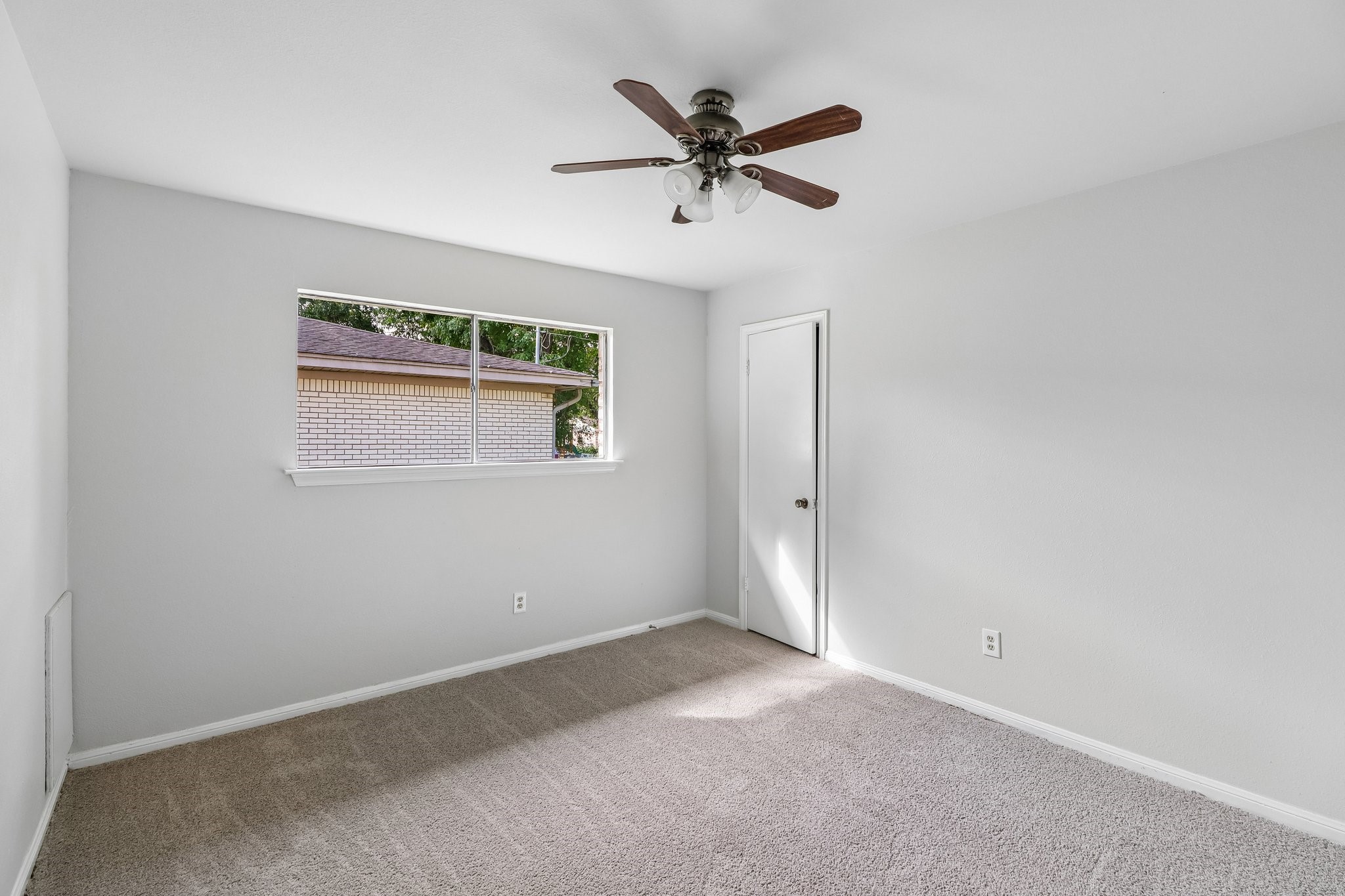 727 Hollyhock Street, Richwood, TX 77531