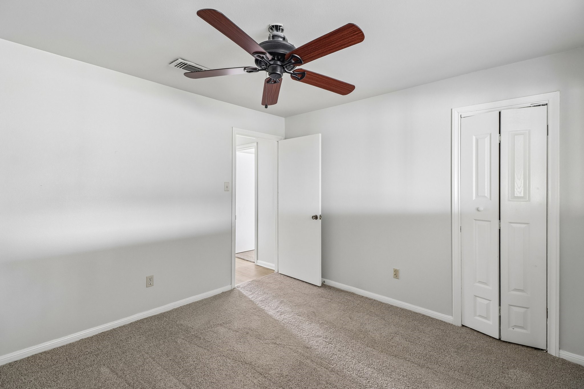 727 Hollyhock Street, Richwood, TX 77531