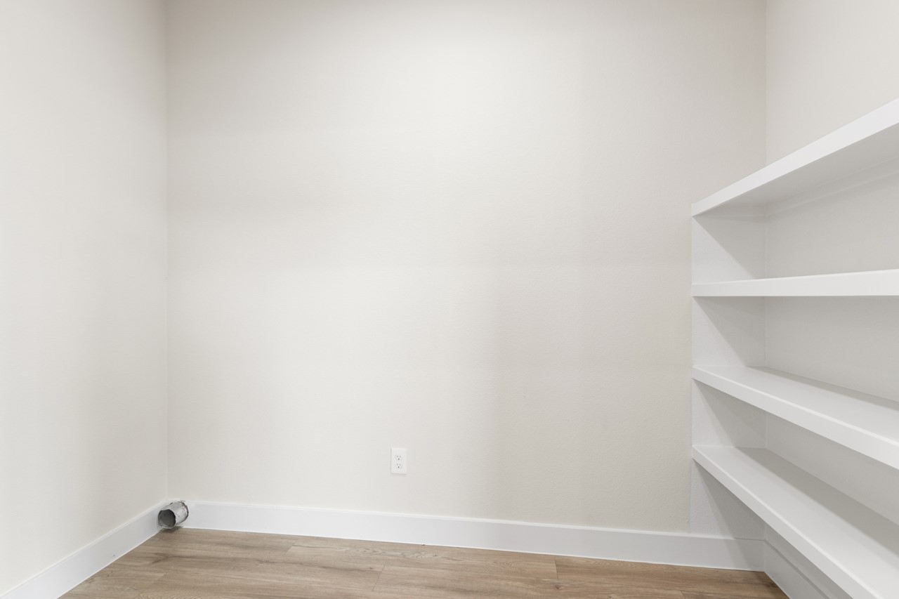 142B College Street, Fresno, TX 77545