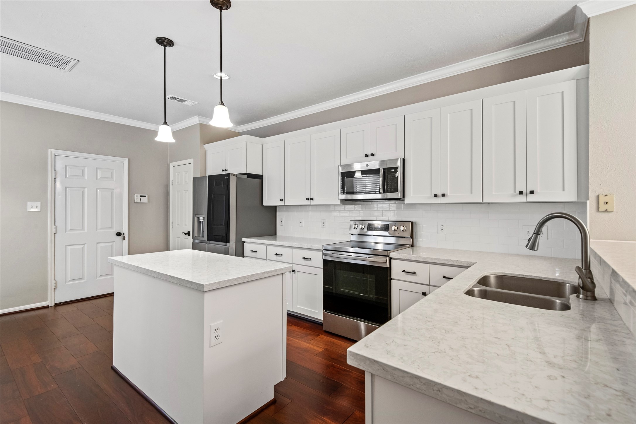 107 S Spiral Vine Circle, The Woodlands, TX 77381