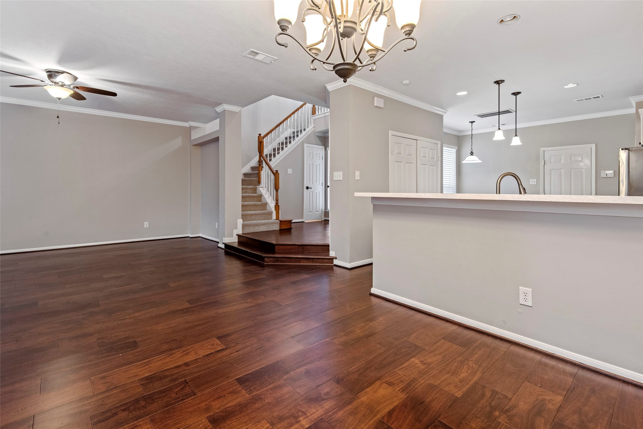 107 S Spiral Vine Circle, The Woodlands, TX 77381