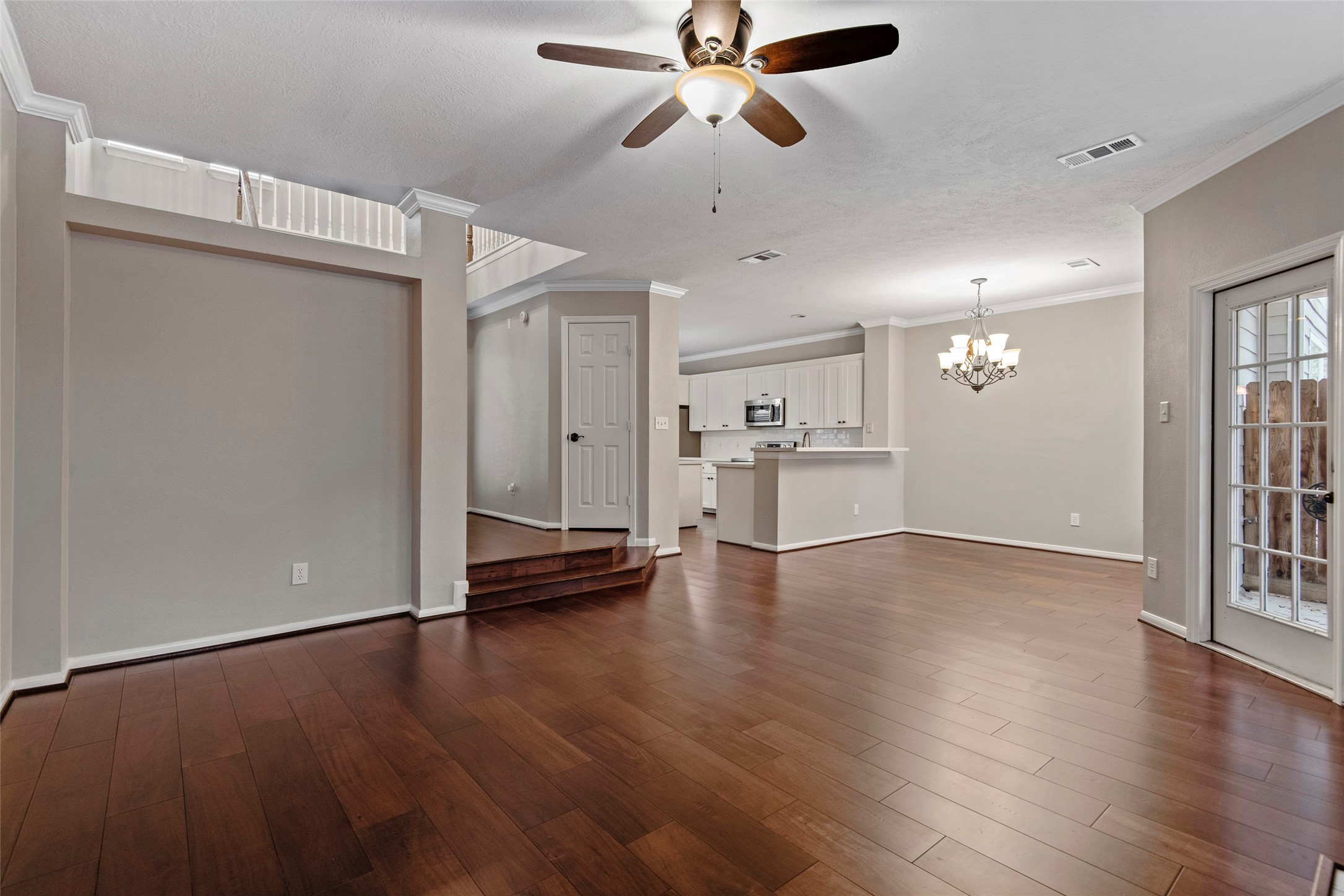 107 S Spiral Vine Circle, The Woodlands, TX 77381