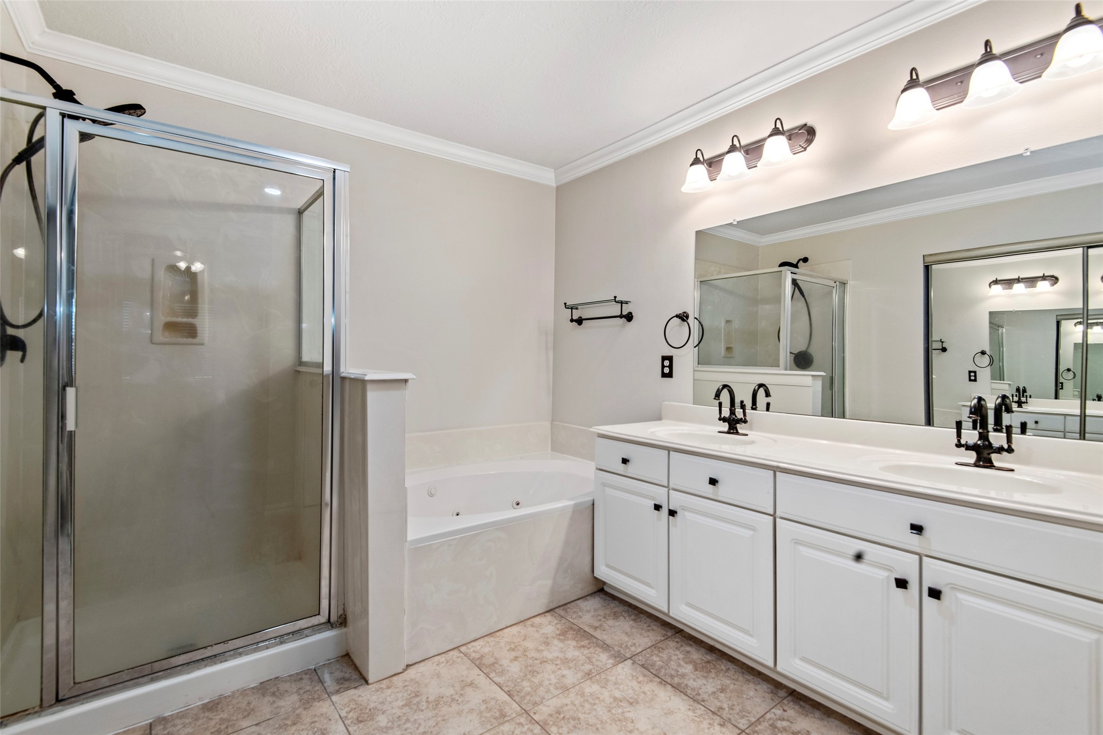 107 S Spiral Vine Circle, The Woodlands, TX 77381