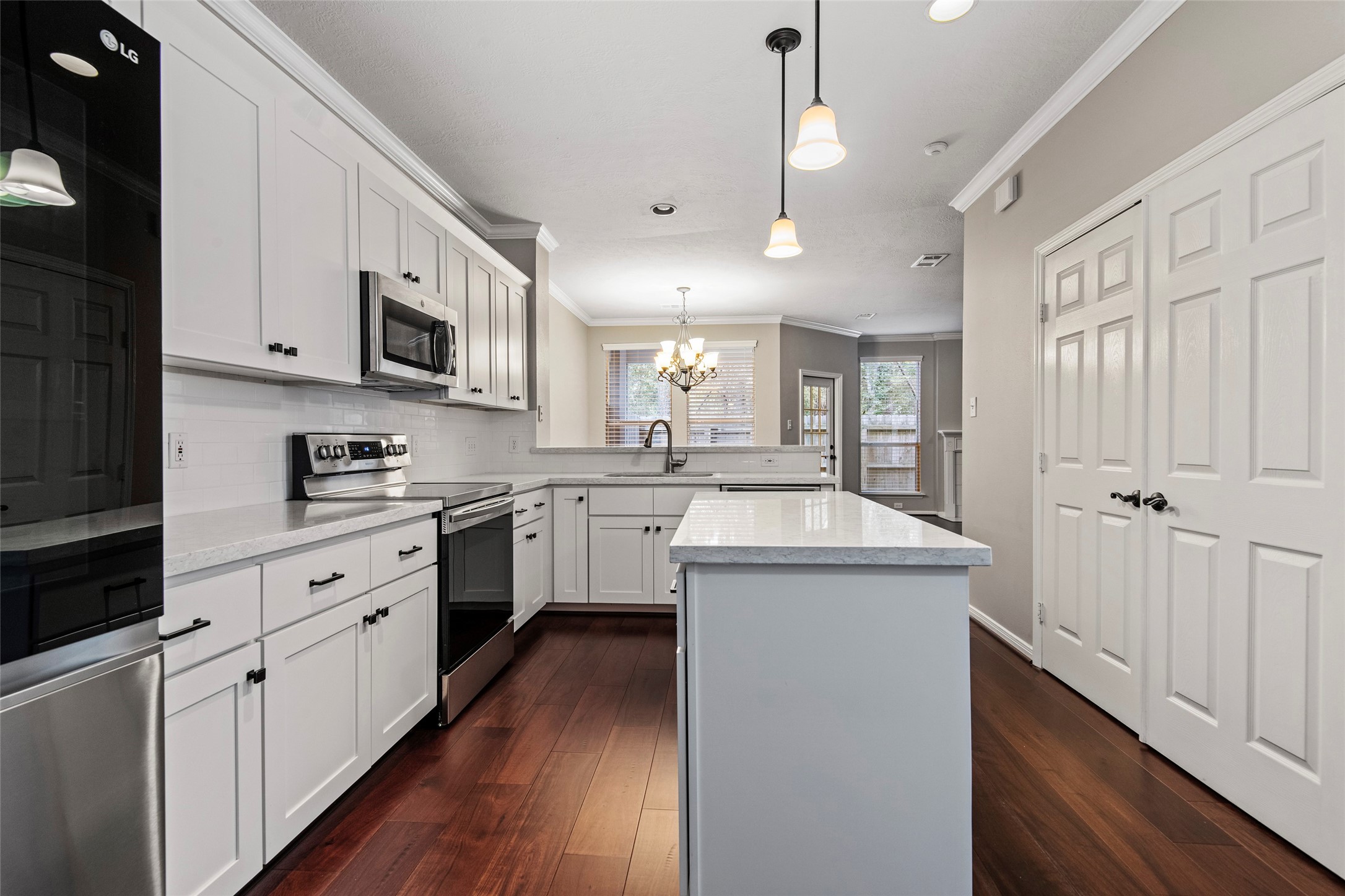107 S Spiral Vine Circle, The Woodlands, TX 77381