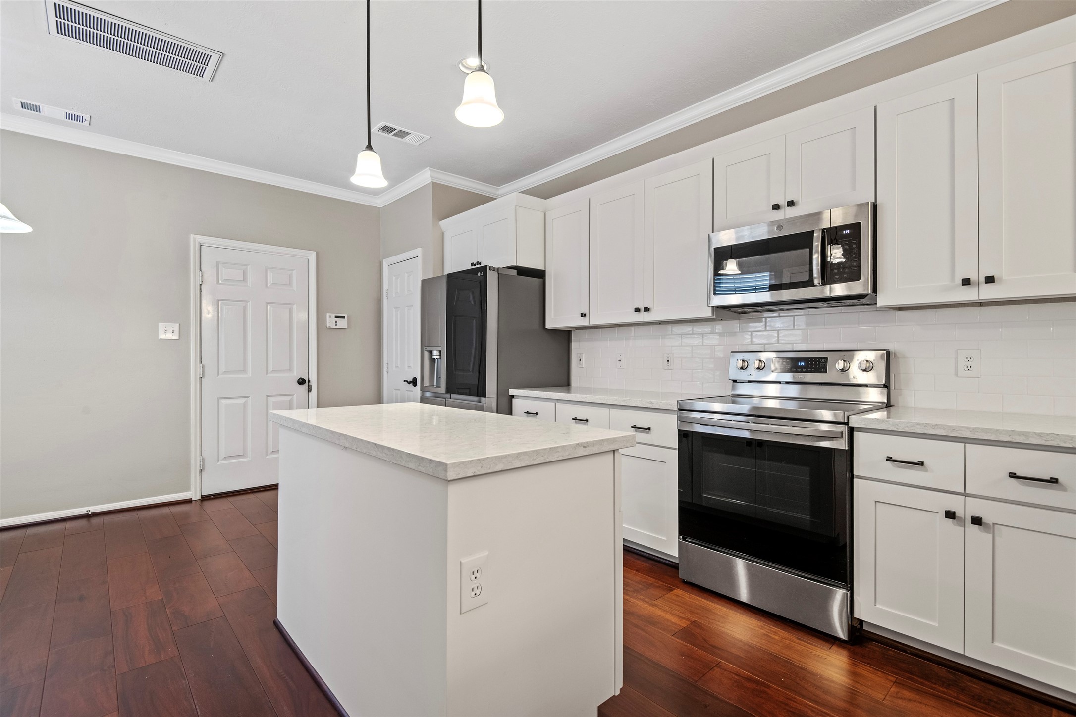 107 S Spiral Vine Circle, The Woodlands, TX 77381