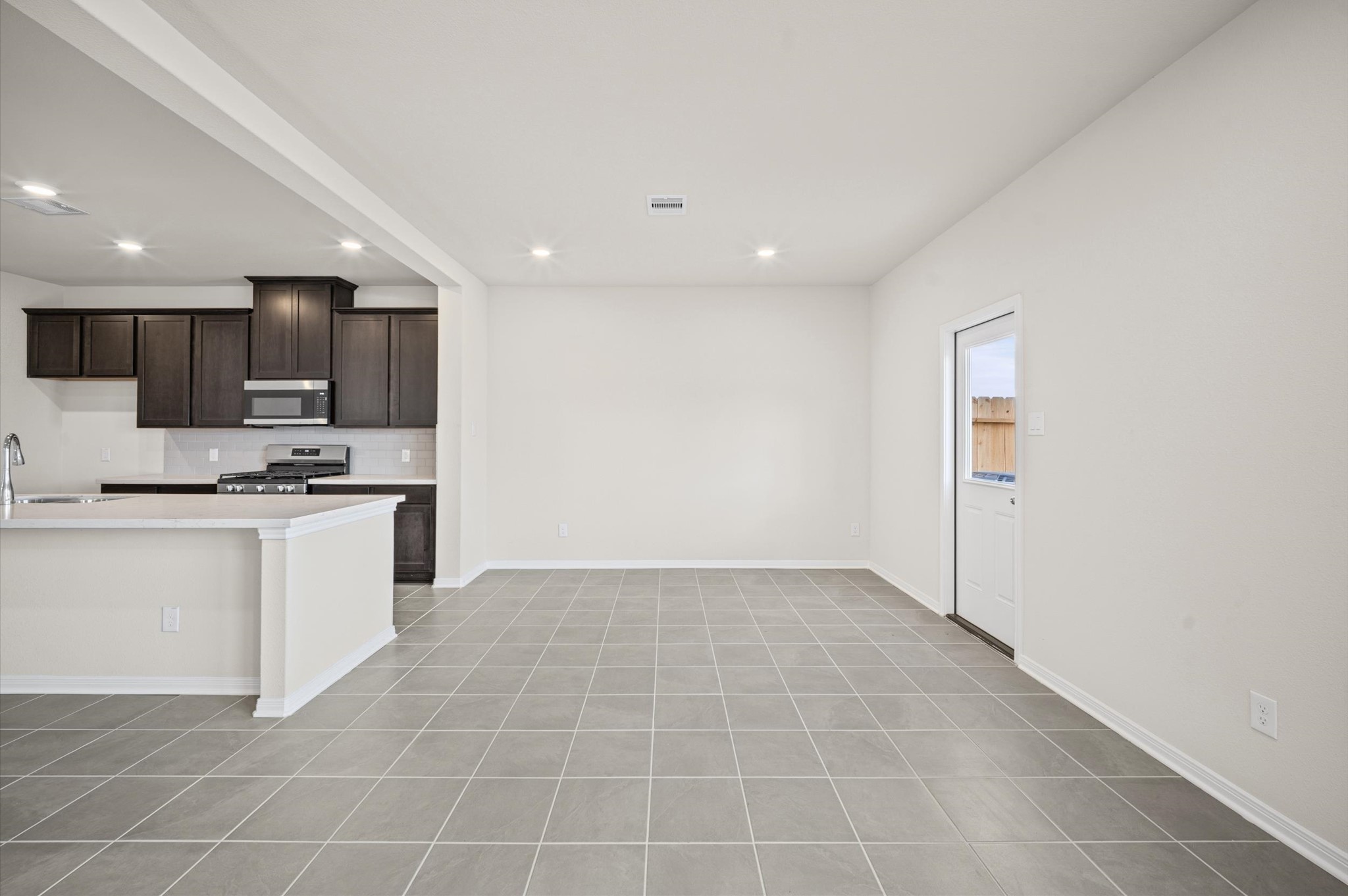 1369 Mixander Way, La Porte, TX 77571