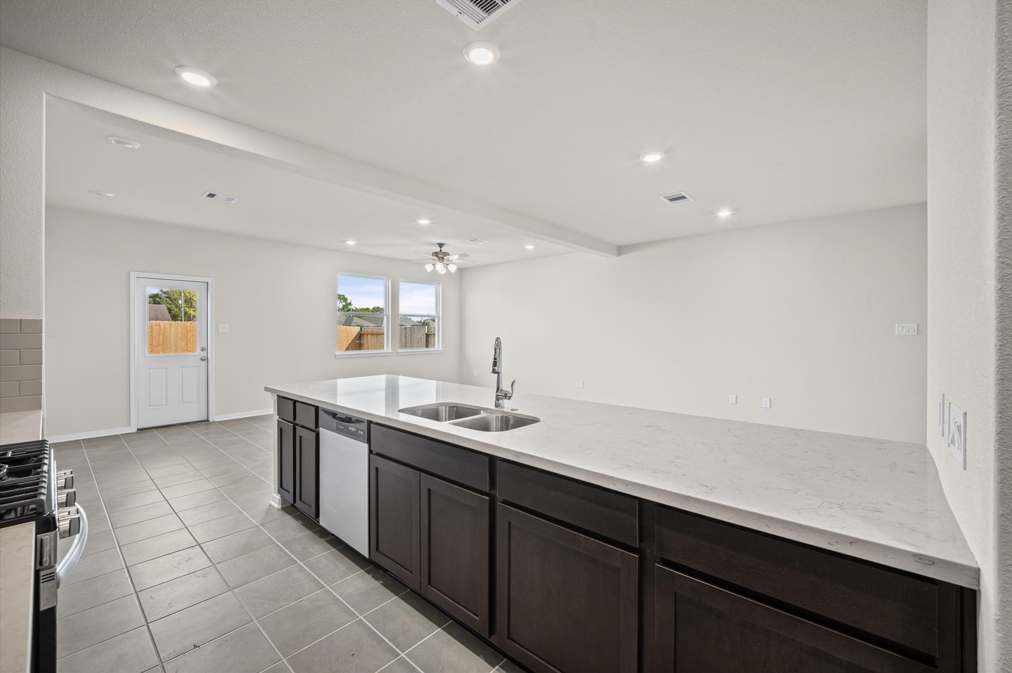 1369 Mixander Way, La Porte, TX 77571