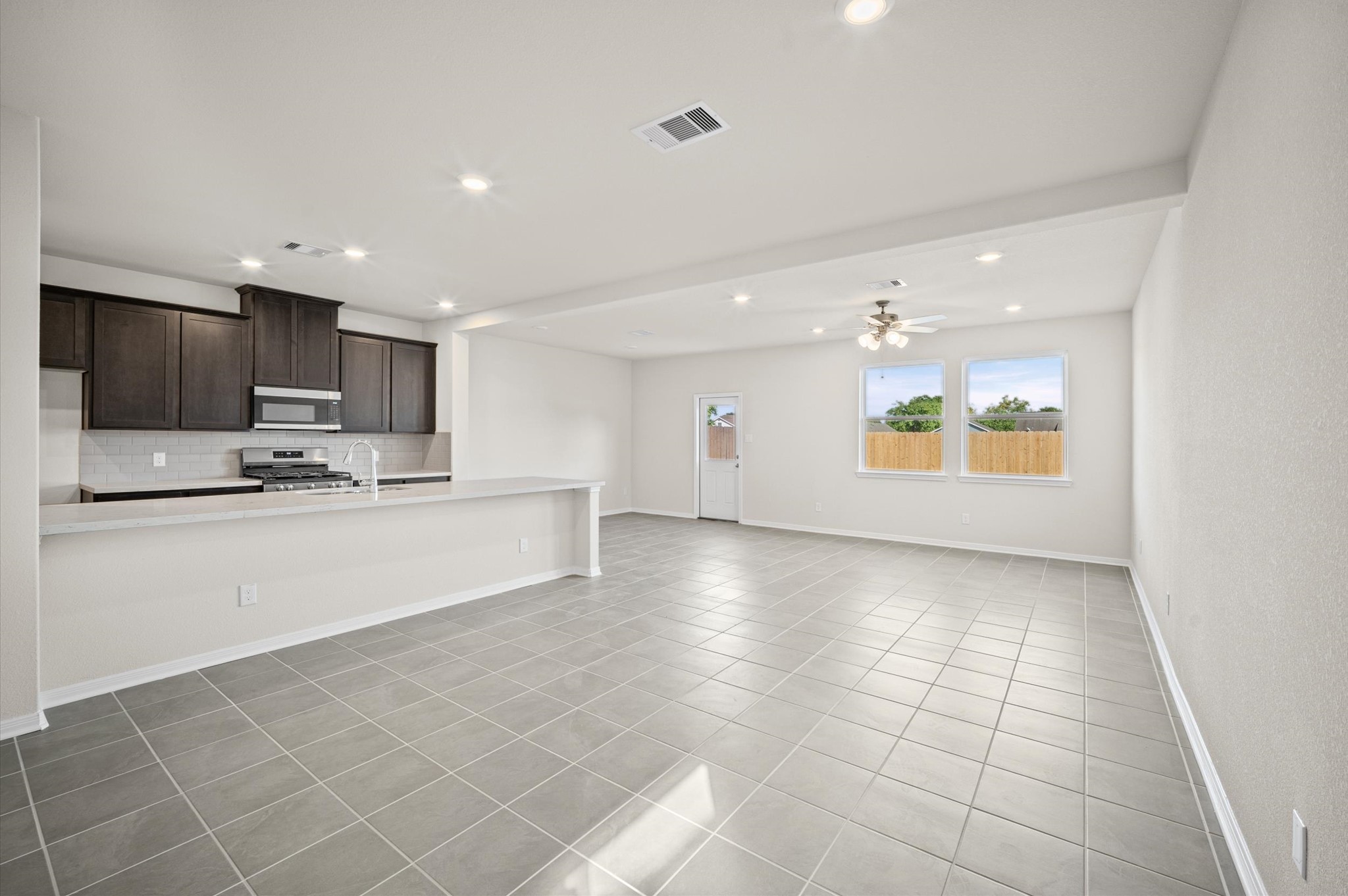 1369 Mixander Way, La Porte, TX 77571