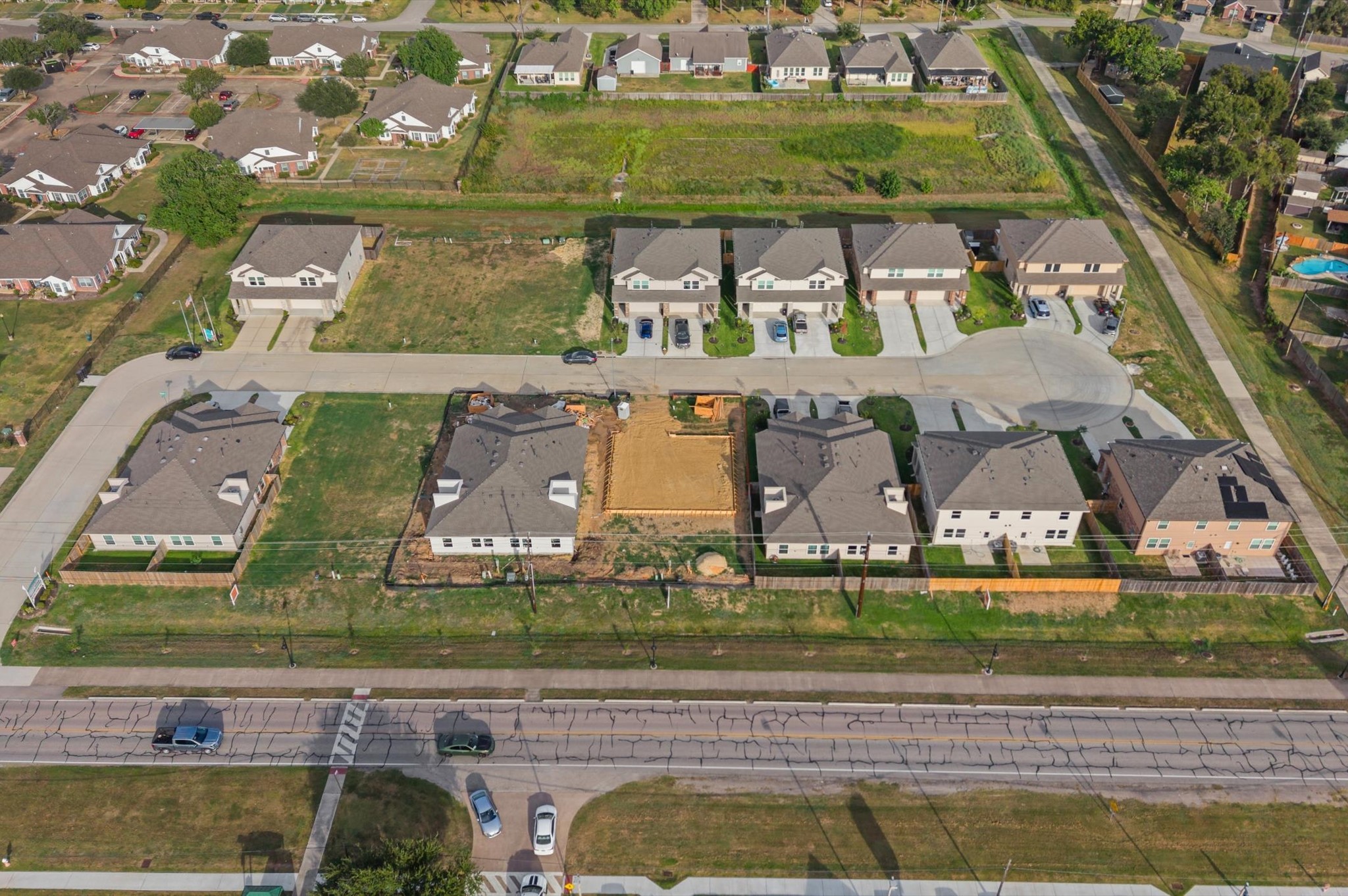 1369 Mixander Way, La Porte, TX 77571