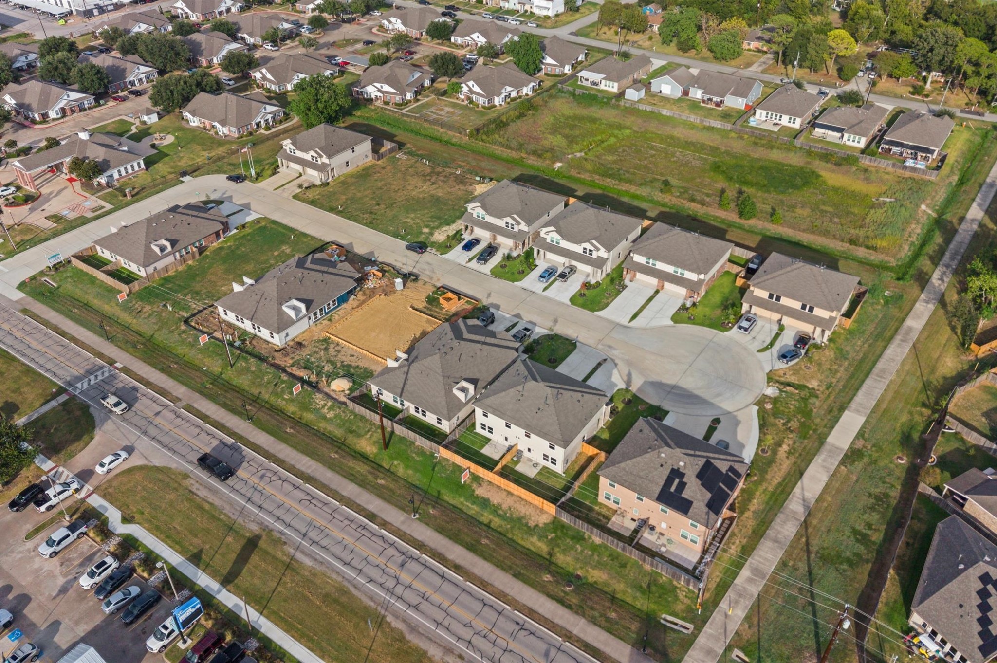 1369 Mixander Way, La Porte, TX 77571