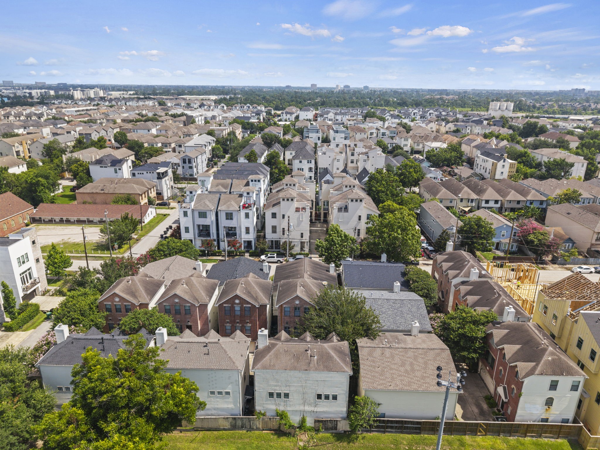 This home sits within an established Cottage Grove setting. It gives context to the neighborhood, the controlled-access layout, and the convenience of the location.
