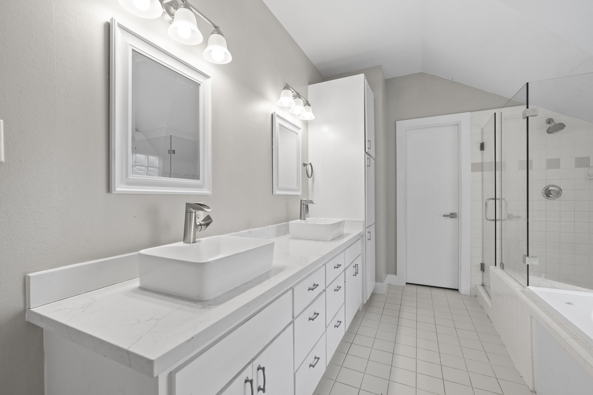 Primary suite bathroom
