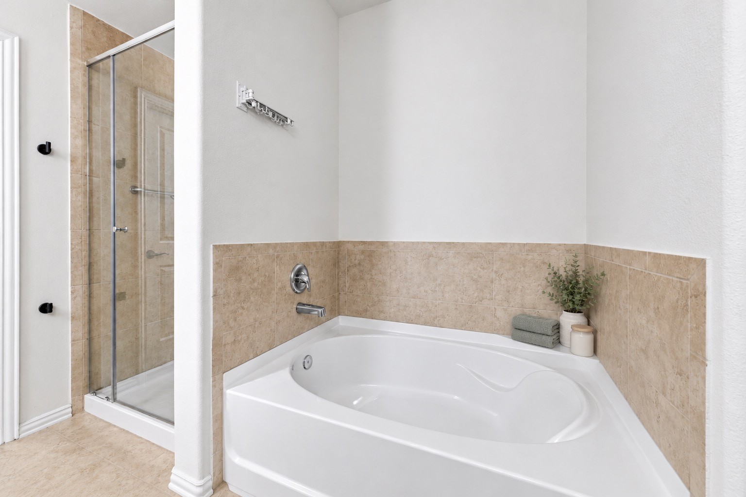 Unwind in this relaxing soaking tub and separate glass enclosed shower. Beautiful neutral tile finishes create a peaceful, spa like retreat right at home!