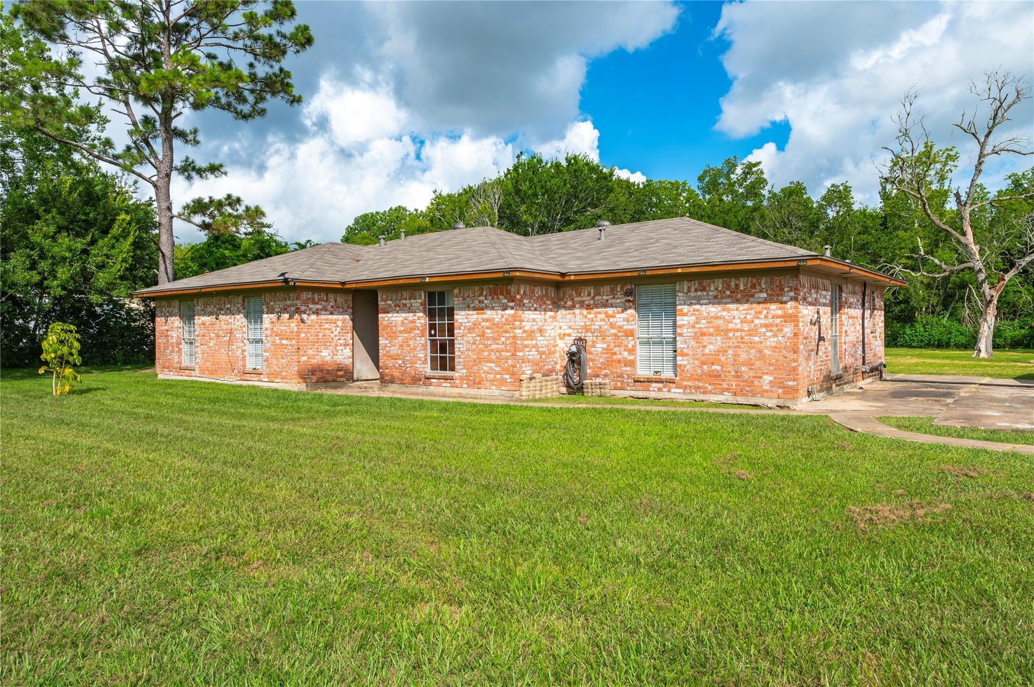1857 County Road 99, Alvin, TX 77511 1857 County Road 99, Alvin, TX 77511