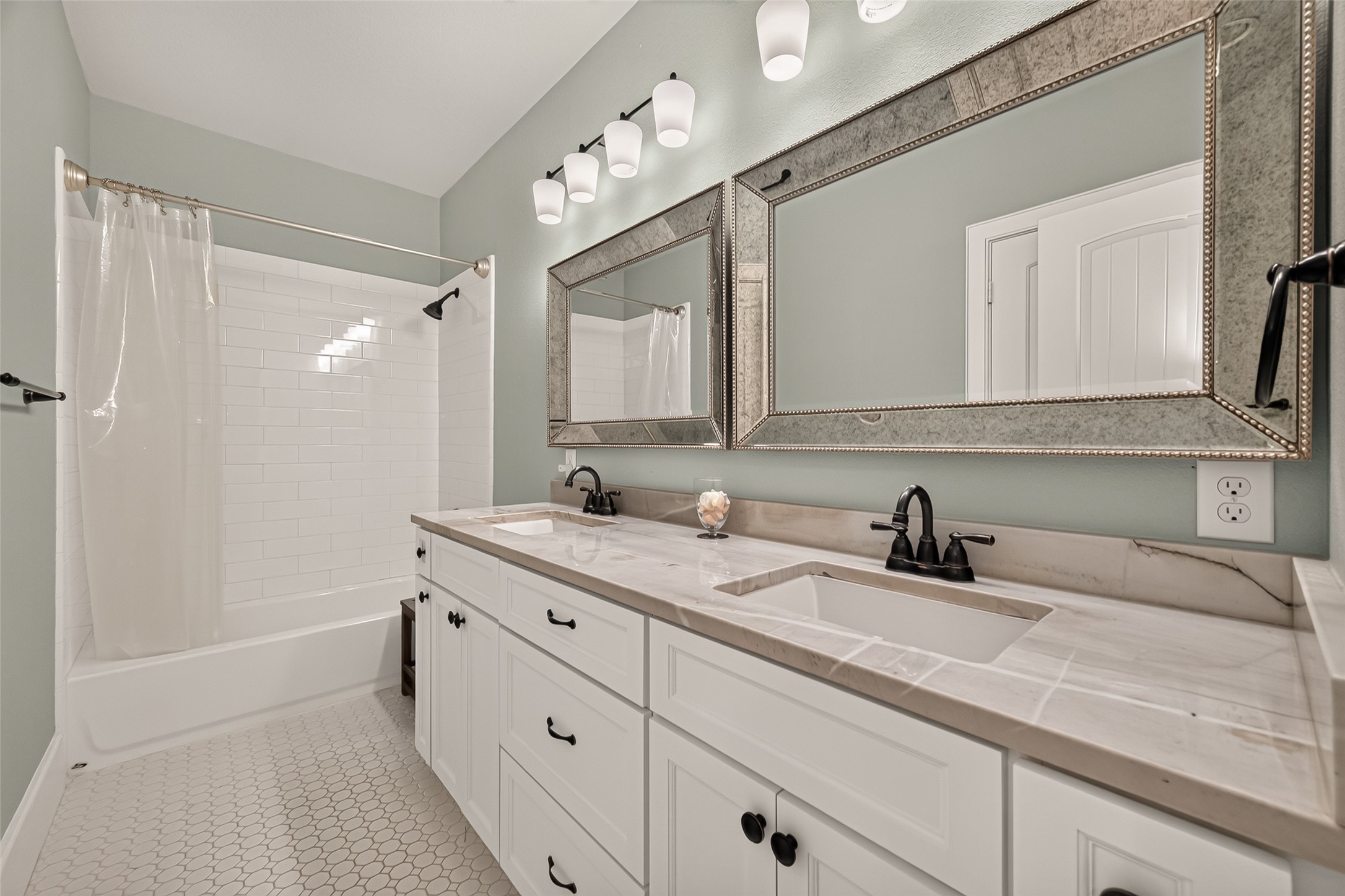730 E 17th Street, Houston, TX 77008