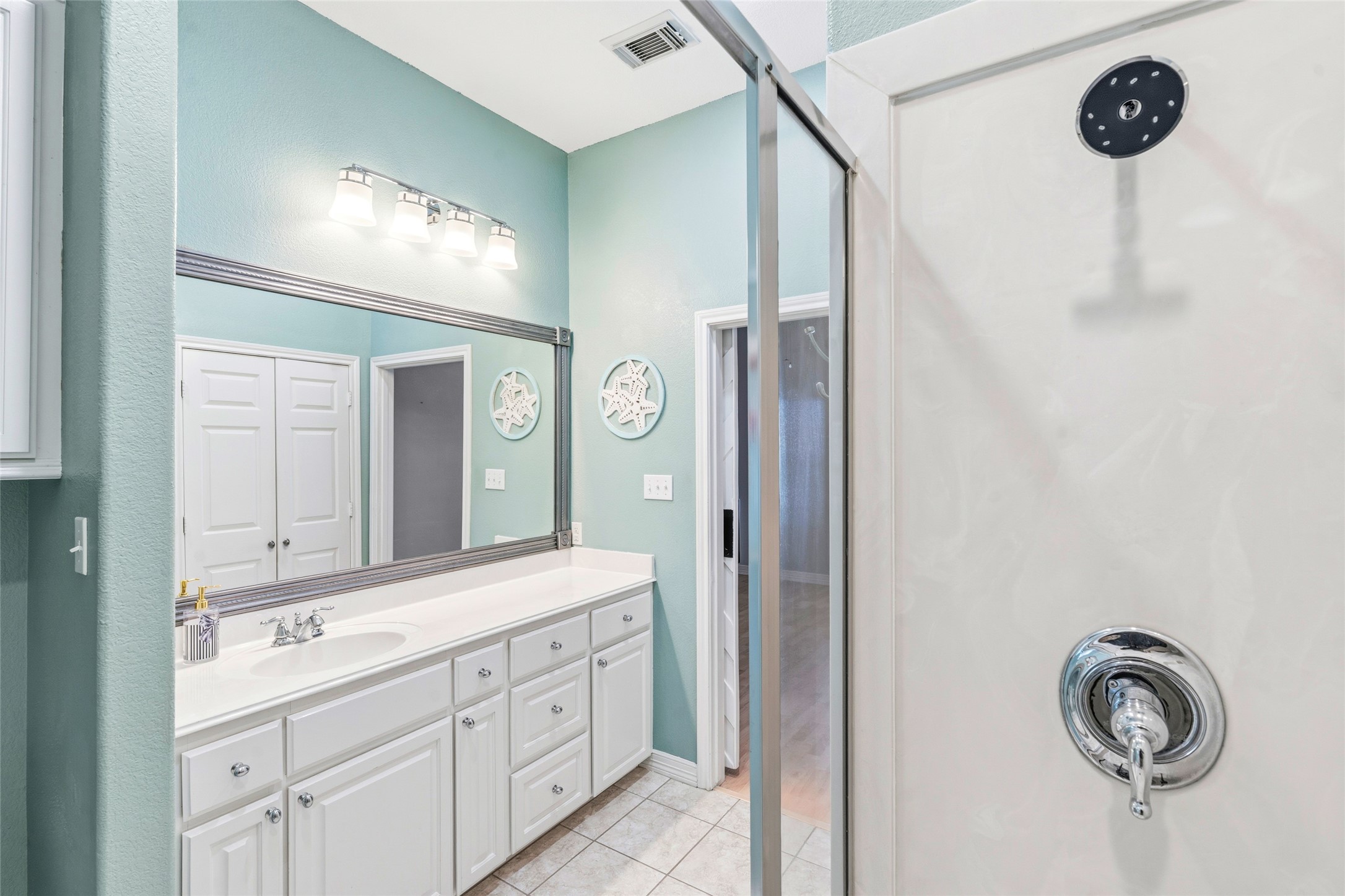 911 Bonita Street, Bayou Vista, TX 77563
