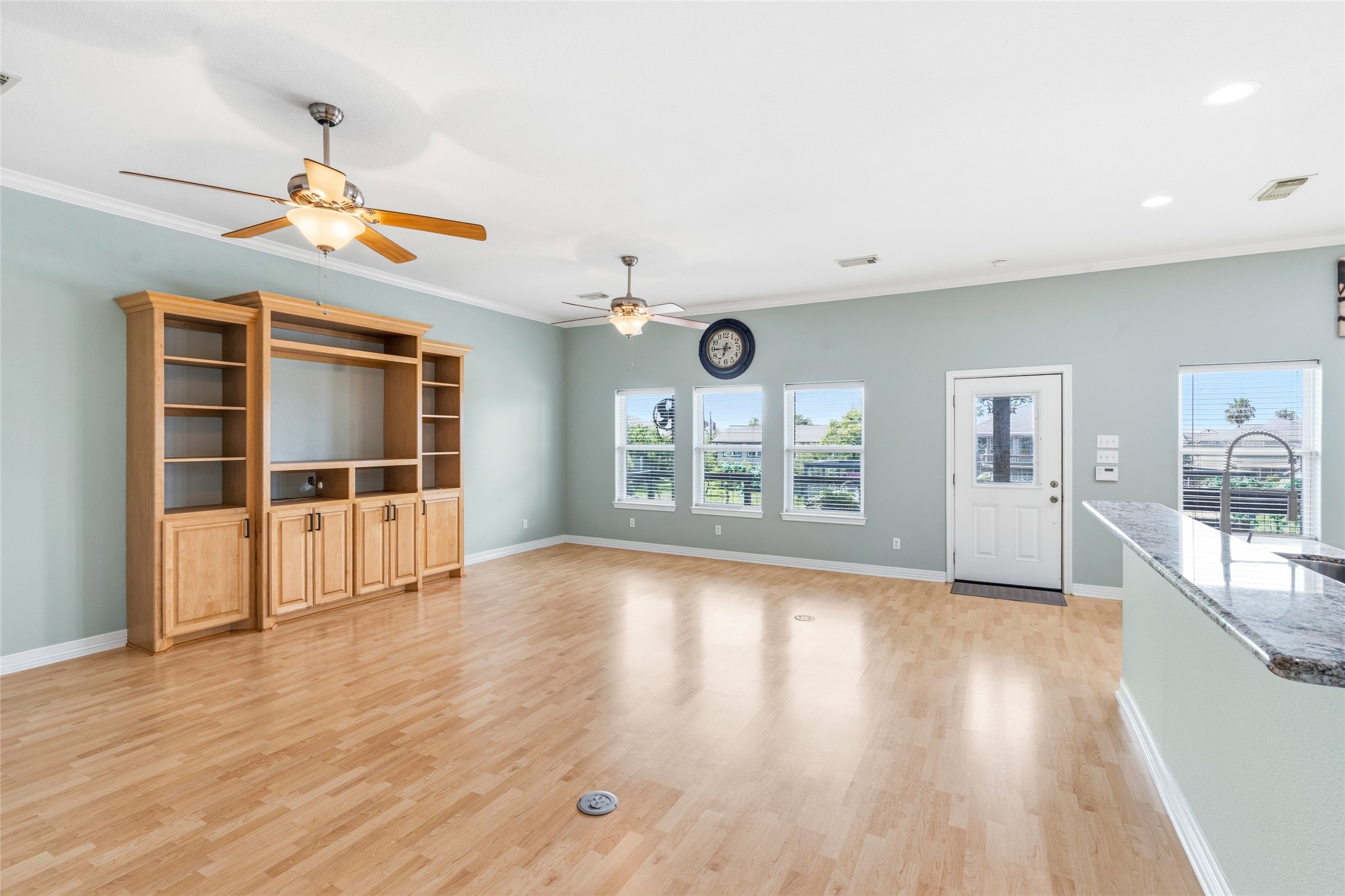 911 Bonita Street, Bayou Vista, TX 77563
