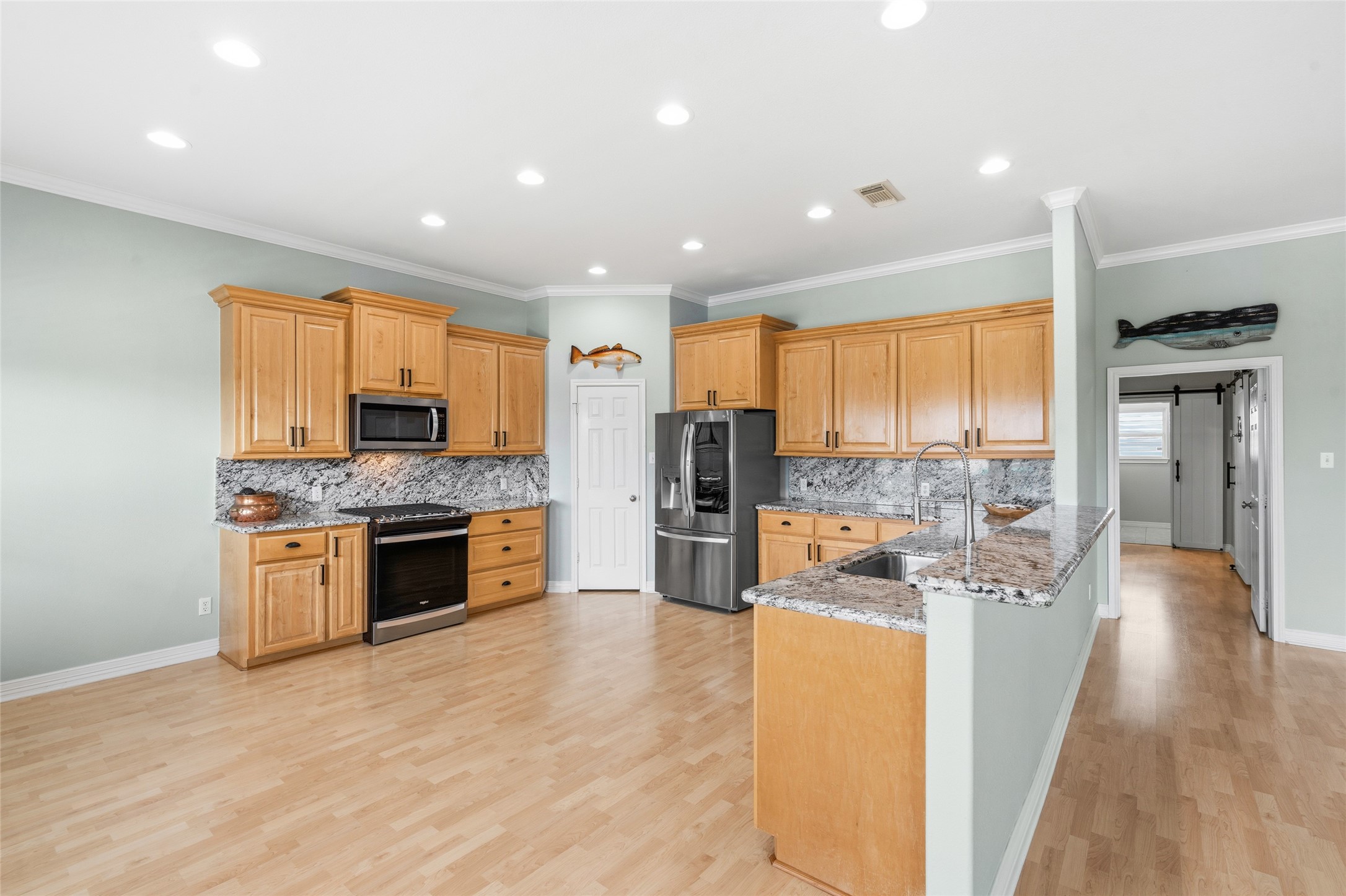911 Bonita Street, Bayou Vista, TX 77563
