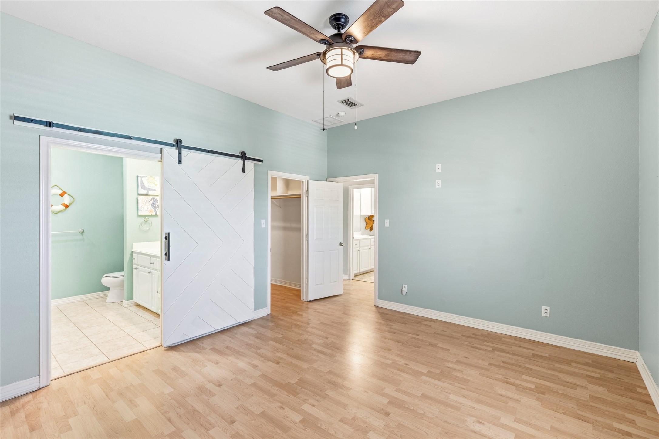 911 Bonita Street, Bayou Vista, TX 77563