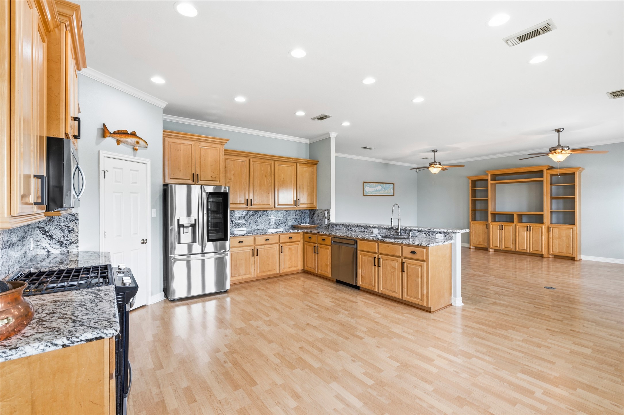 911 Bonita Street, Bayou Vista, TX 77563