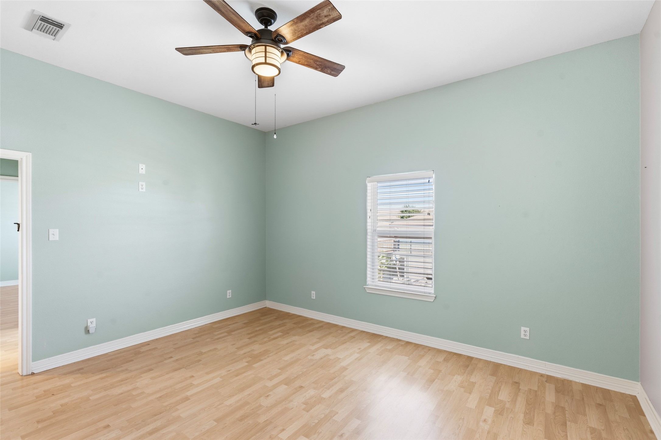 911 Bonita Street, Bayou Vista, TX 77563