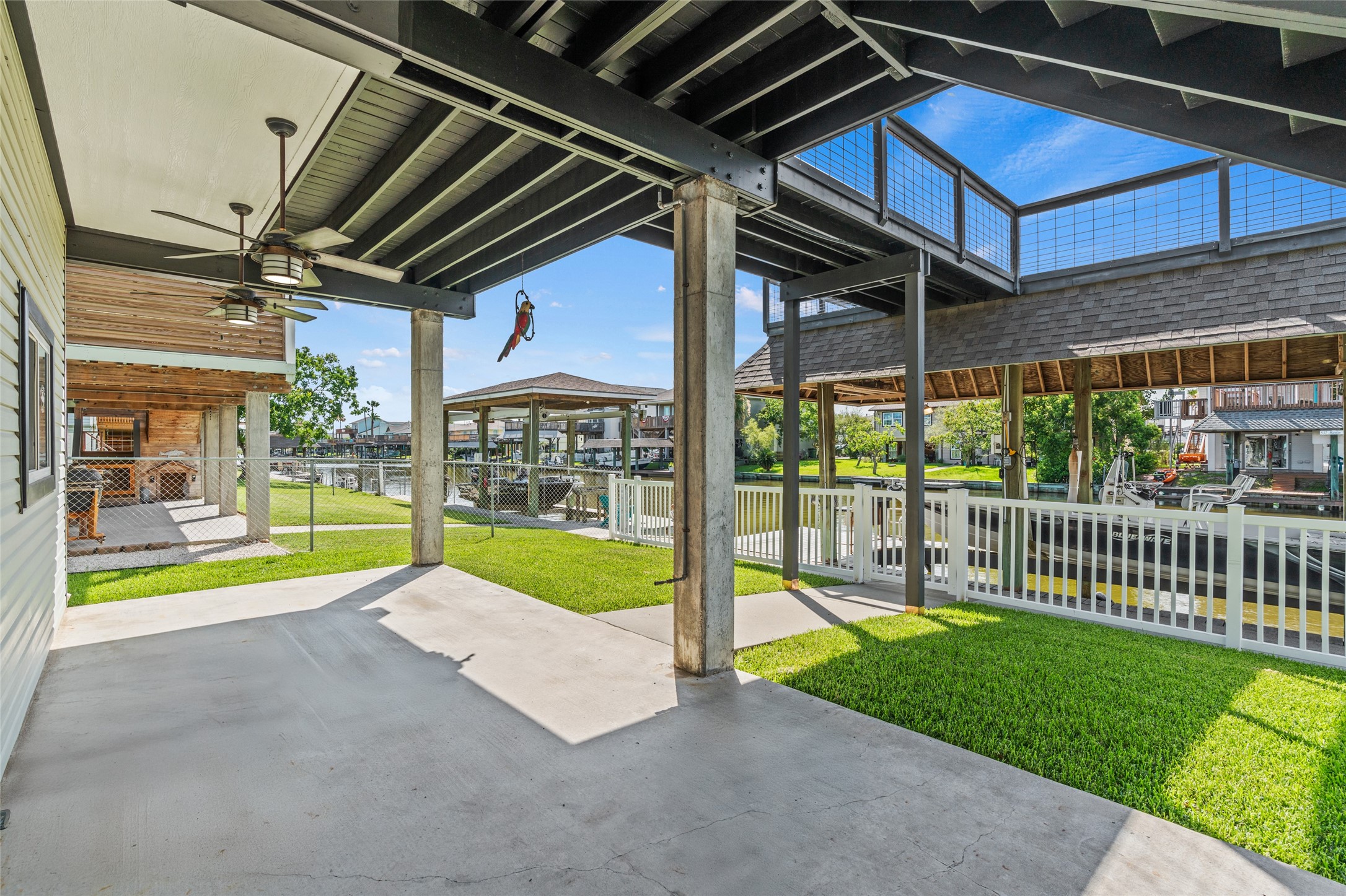 911 Bonita Street, Bayou Vista, TX 77563