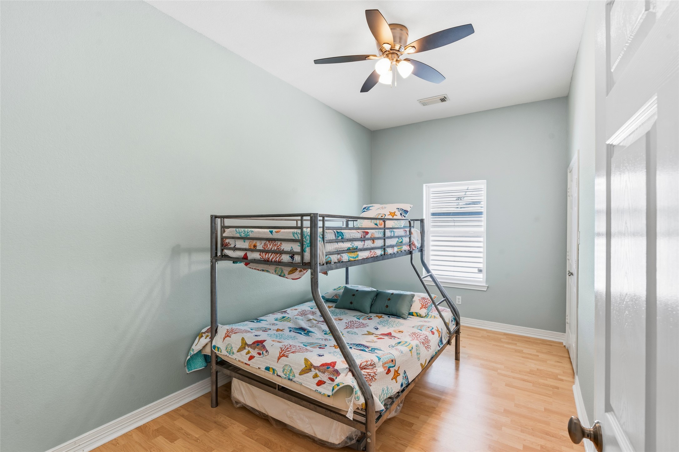 911 Bonita Street, Bayou Vista, TX 77563
