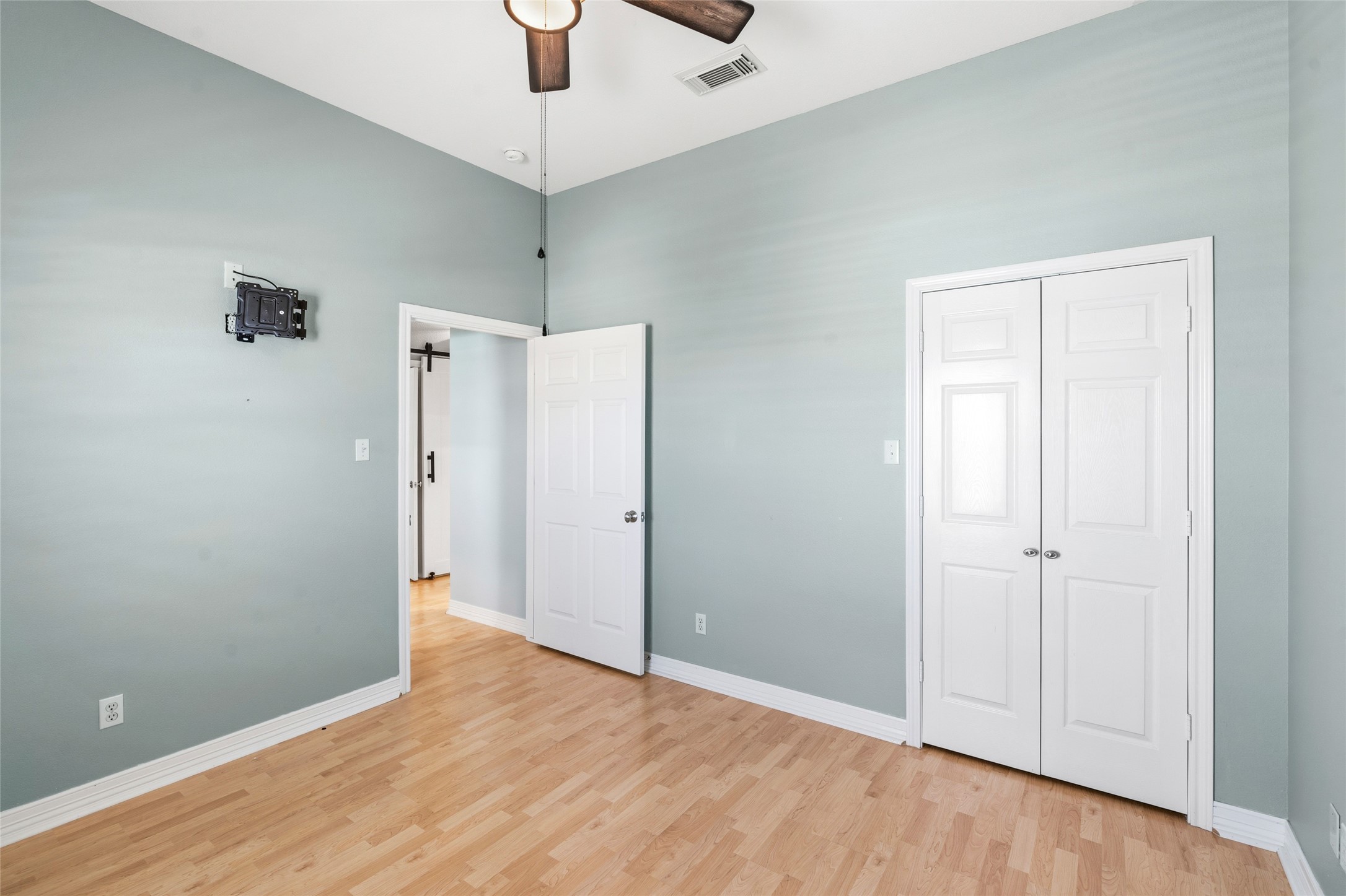 911 Bonita Street, Bayou Vista, TX 77563