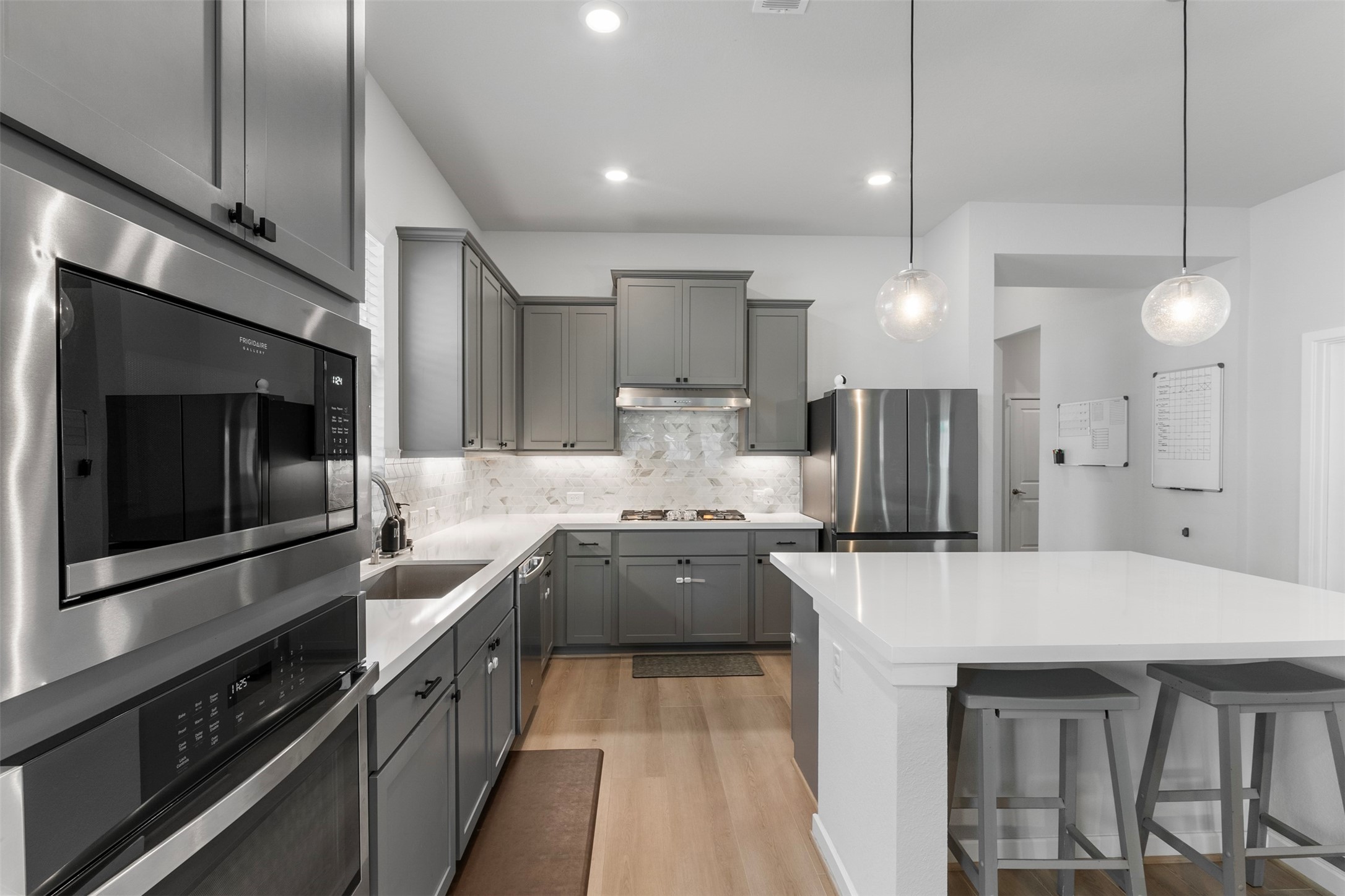 Gorgeous quartz counter-tops