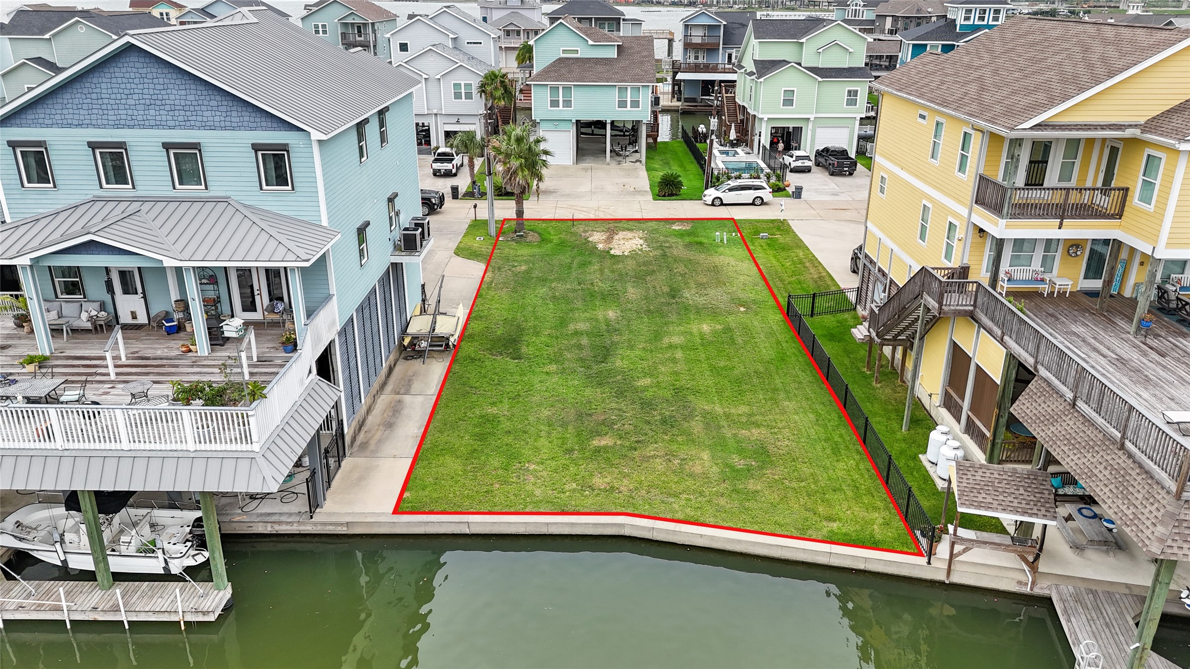 Lot is cleared and ready for new build! Lot is cleared and ready for new build!