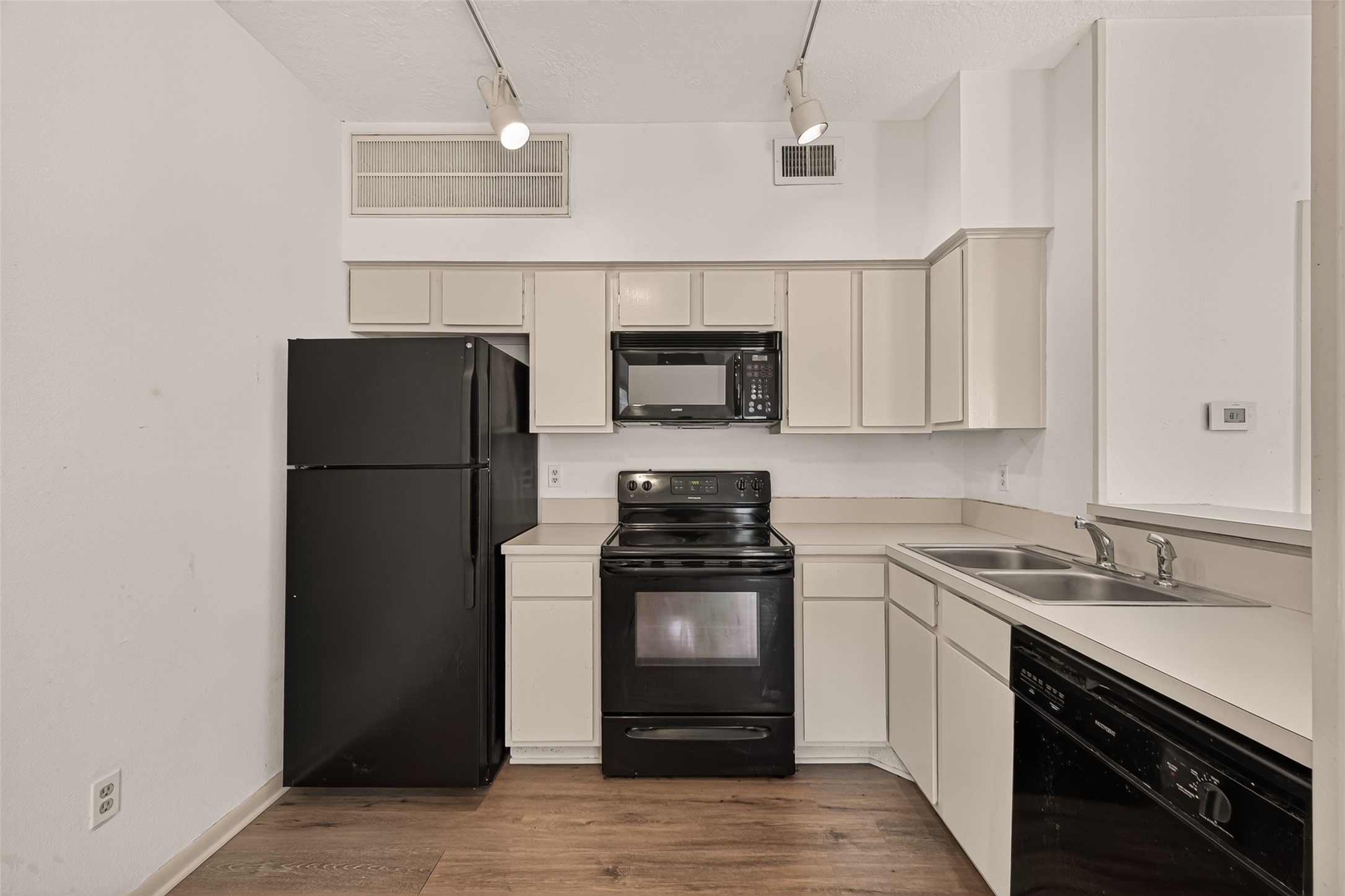 2021 Spenwick Drive, #217, Houston, TX 77055