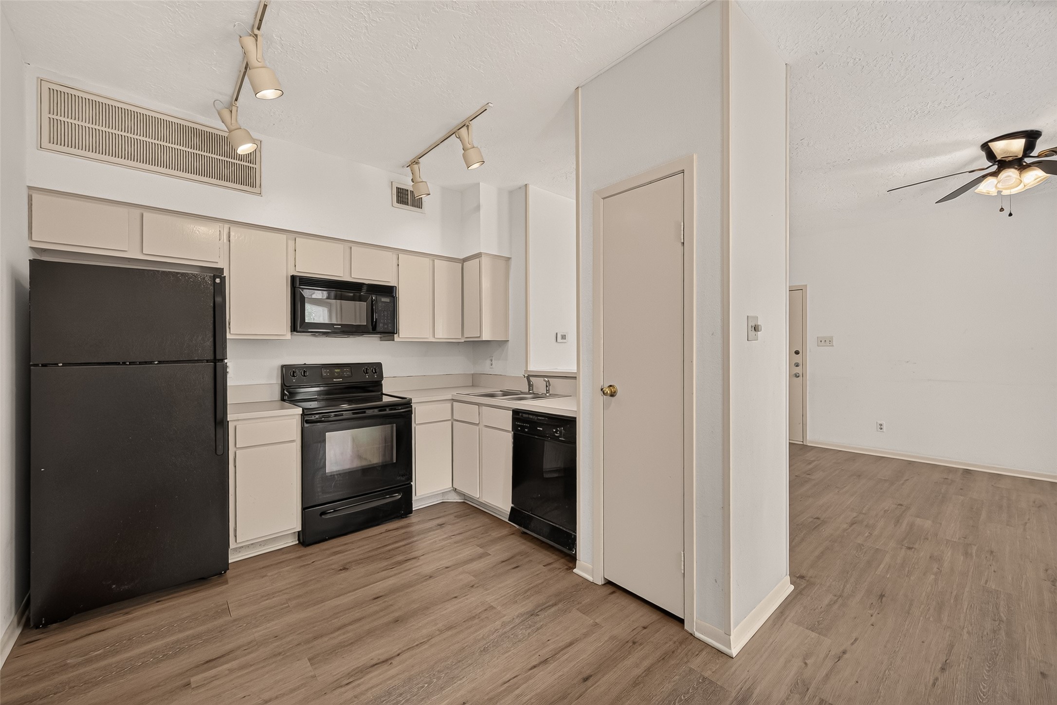 2021 Spenwick Drive, #217, Houston, TX 77055