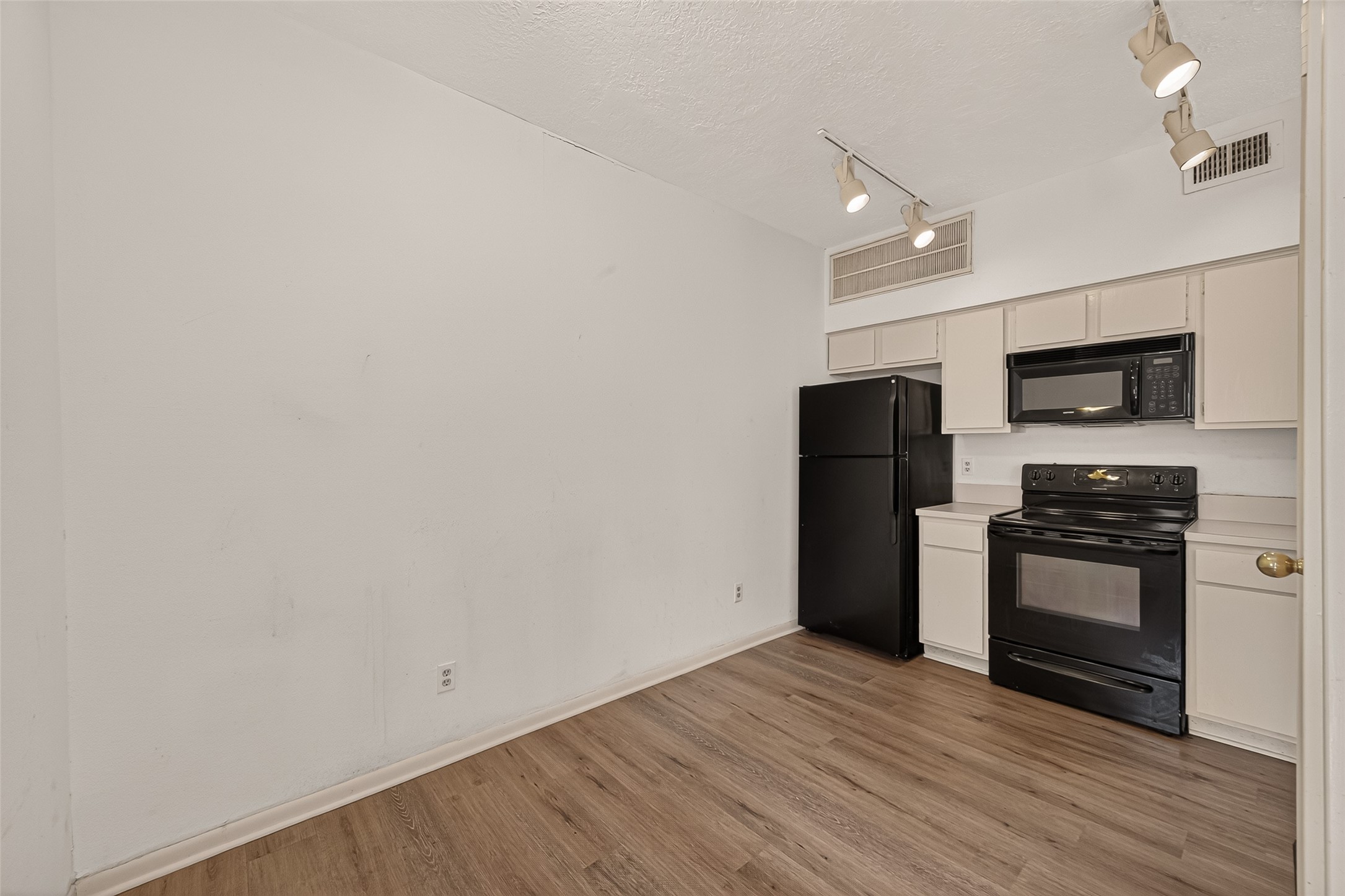 2021 Spenwick Drive, #217, Houston, TX 77055