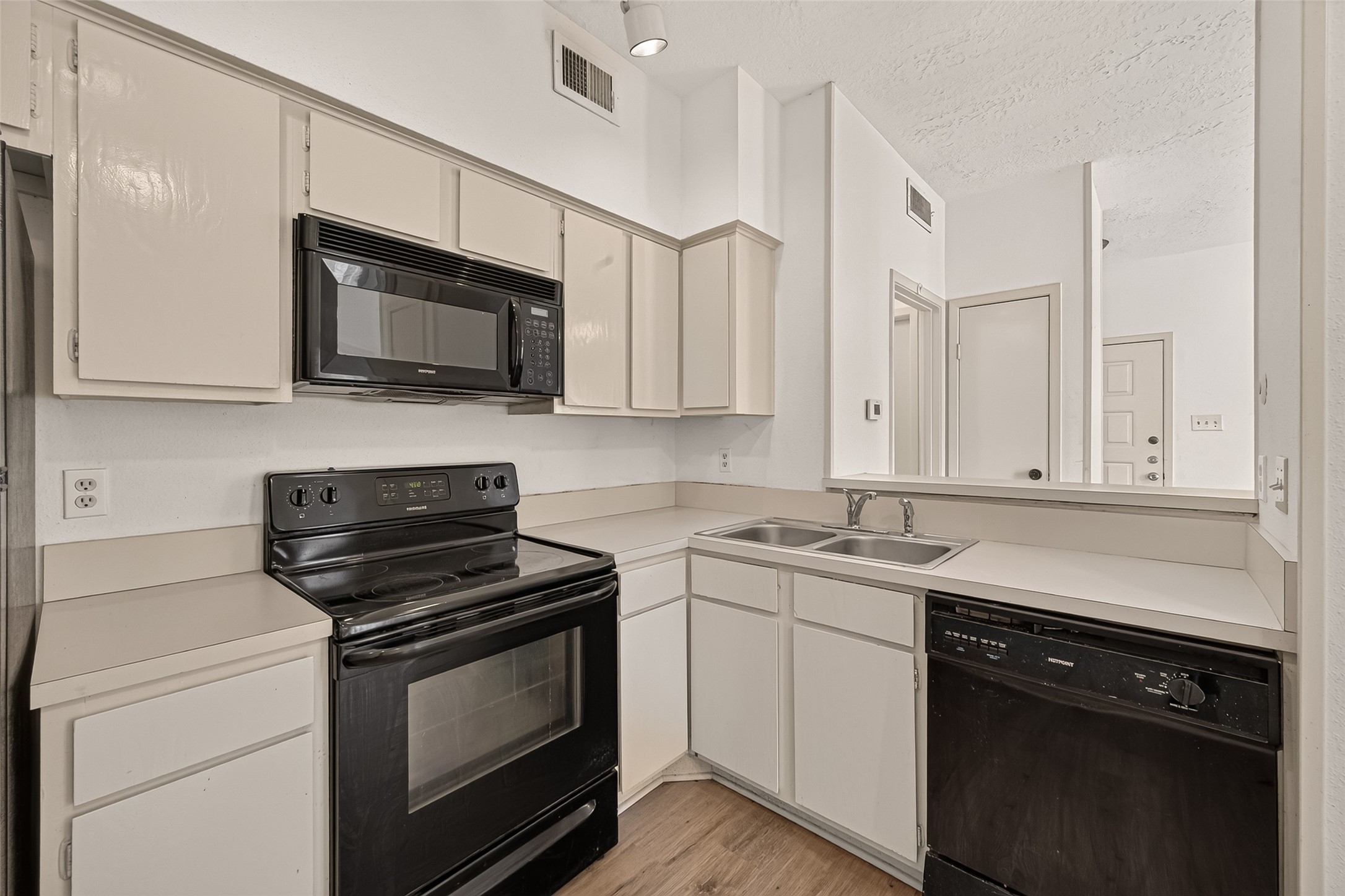 2021 Spenwick Drive, #217, Houston, TX 77055