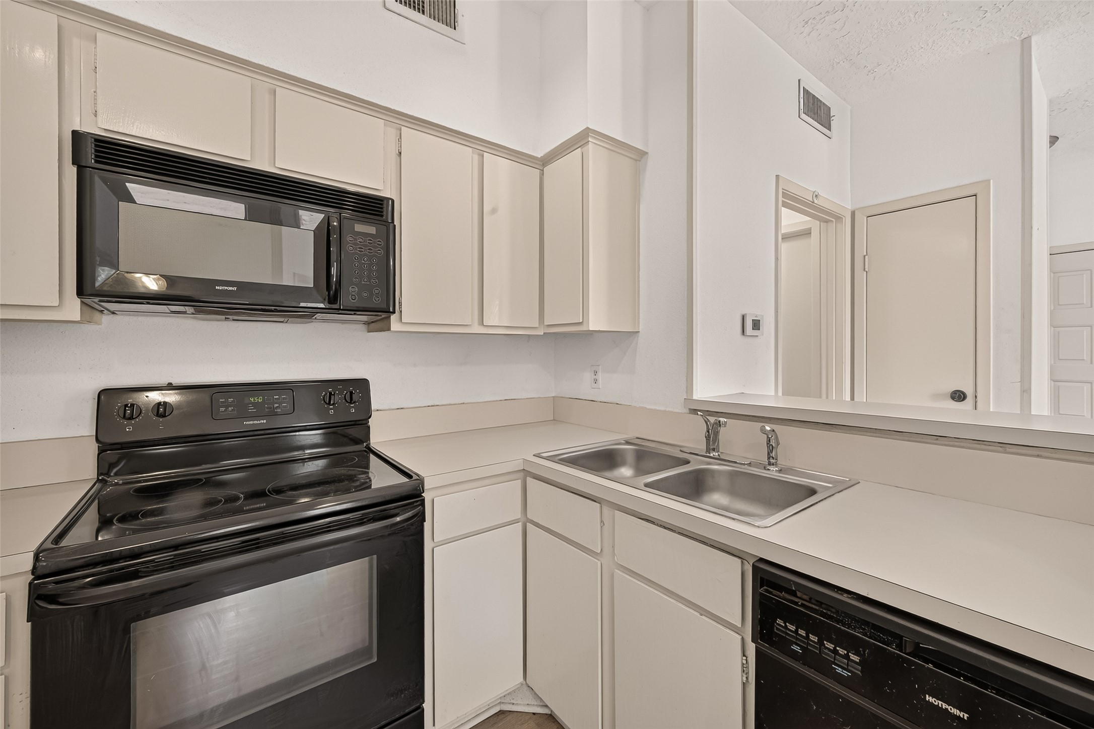 2021 Spenwick Drive, #217, Houston, TX 77055