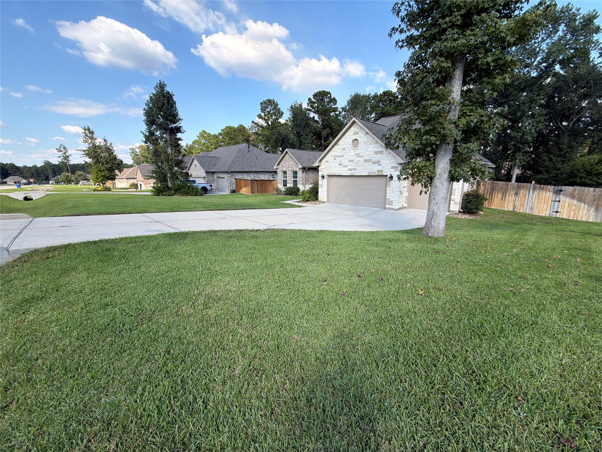 317 Treaty Oak Court, Magnolia, TX 77354
