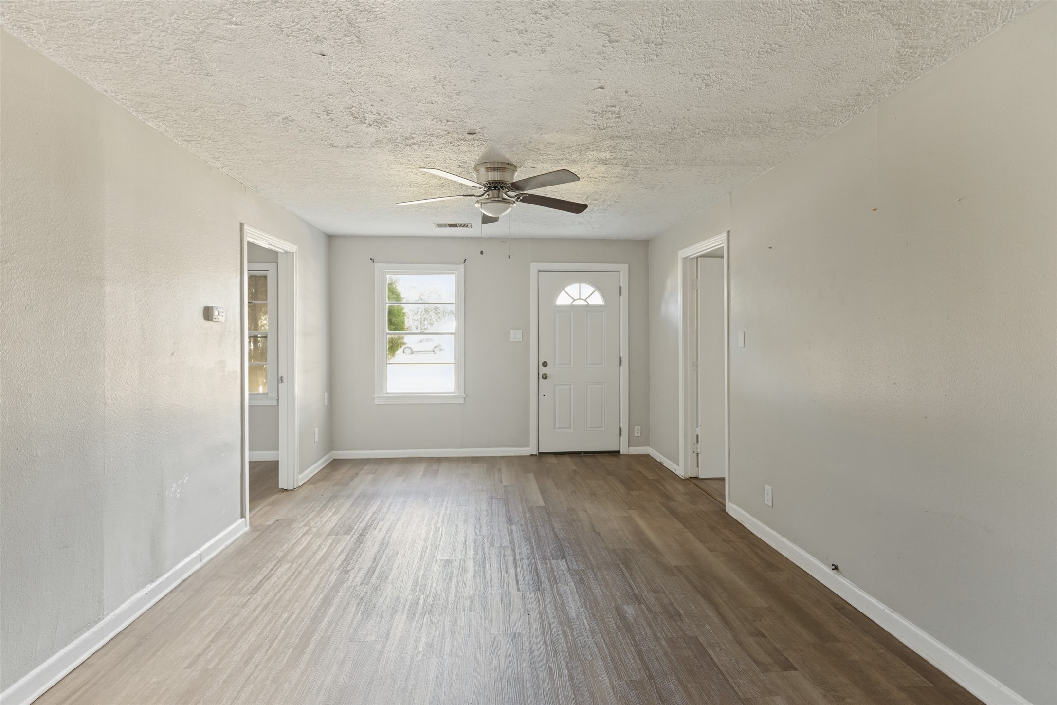 302 14th Street N, Texas City, TX 77590